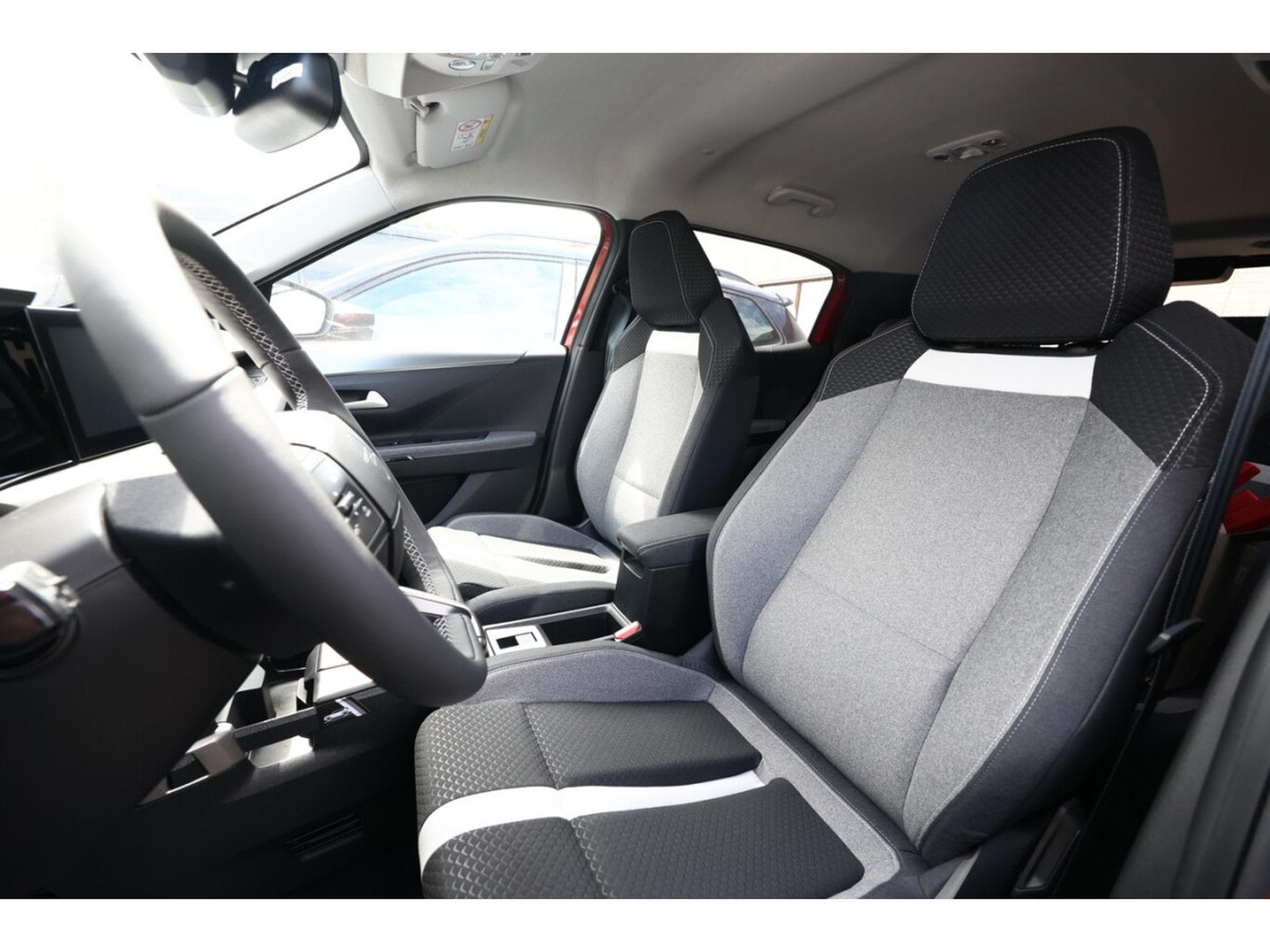 Opel Frontera 1.2 Hybride 145 e-DC6 GS (2025) - Photo 6