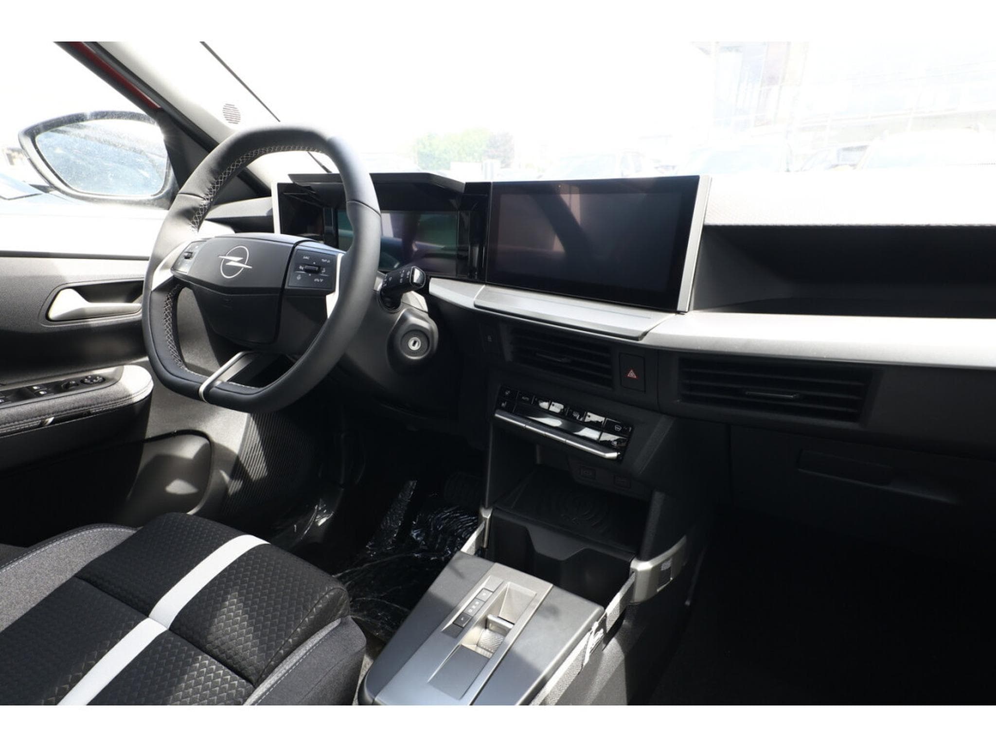 Opel Frontera 1.2 Hybride 145 e-DC6 GS (2025) - Photo 9