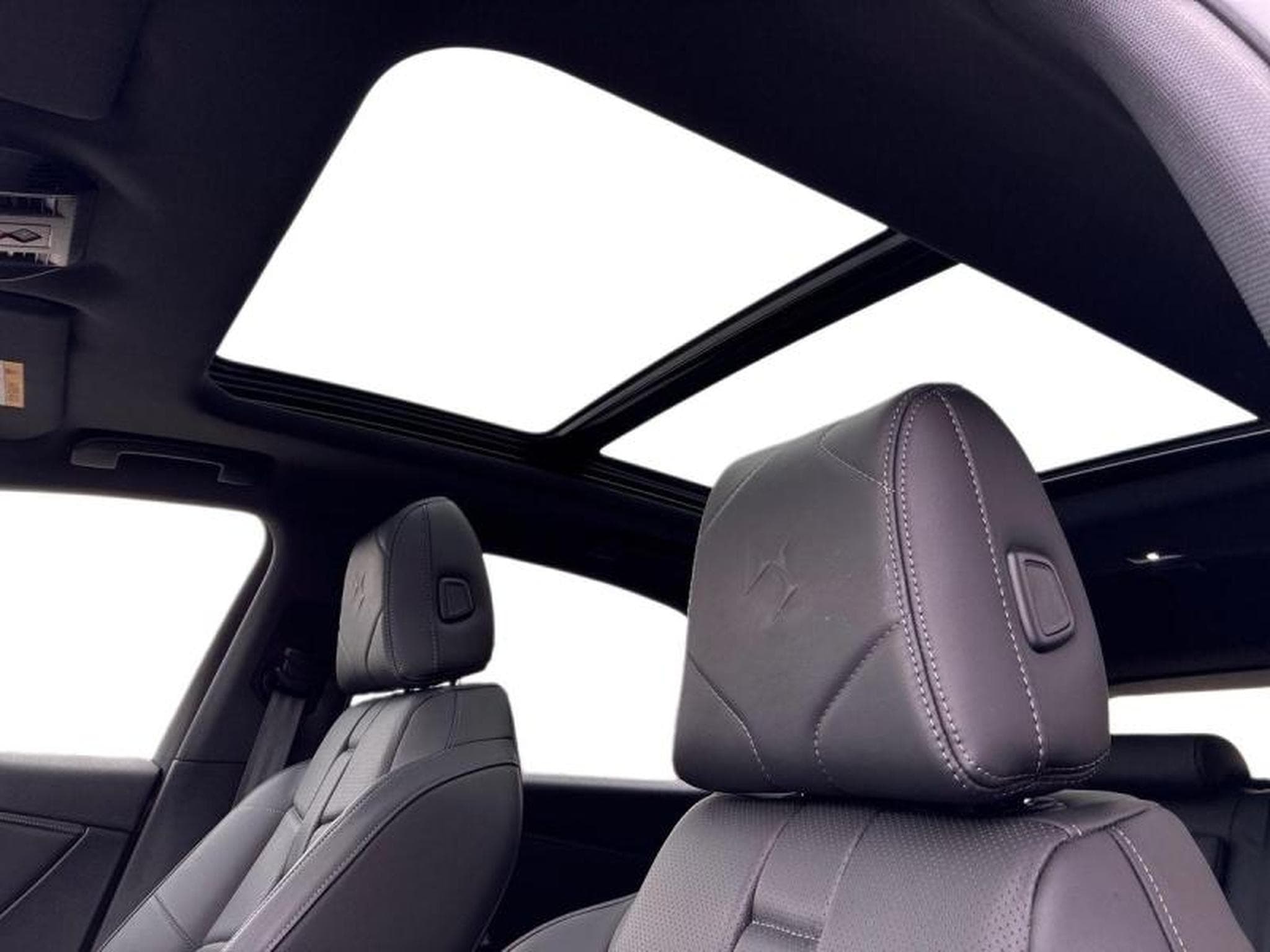 DS Automobiles DS7 1.5 BlueHDi 130ch Etoile (2025) - Foto 10