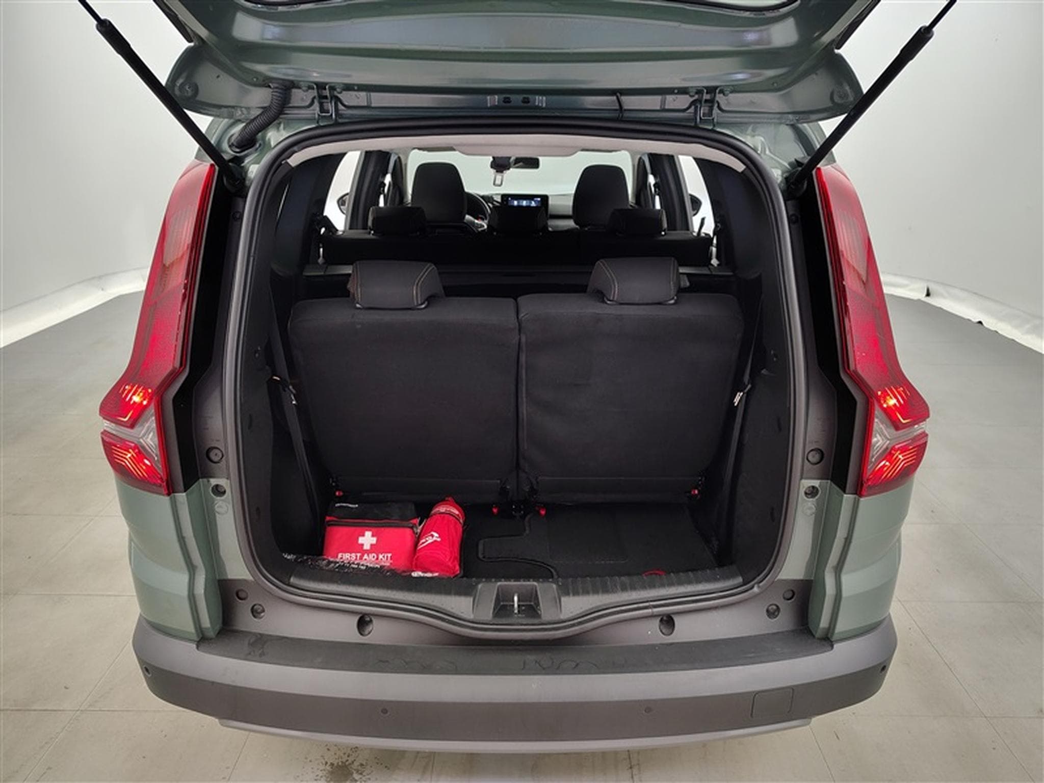 Dacia Jogger 1.6 Hybrid EDC Extreme 7pl. CARPLAY / FULL LED / CAMERA (2024) - Photo 14