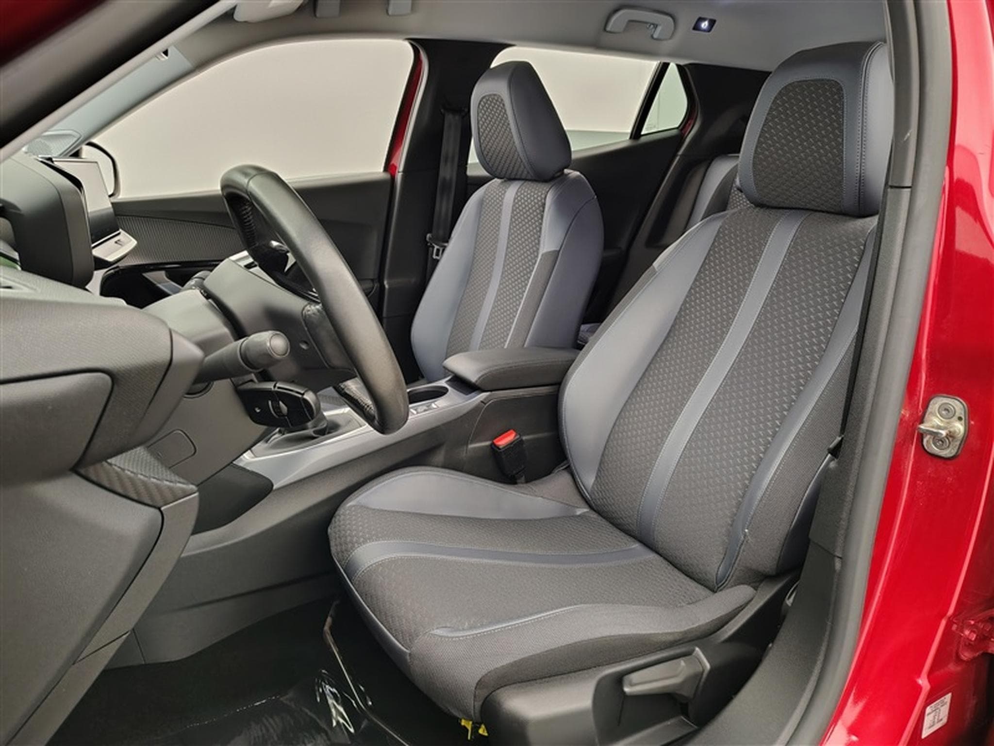 Peugeot 2008 1.2 PureTech CAMERA / CARPLAY (2020) - Photo 7