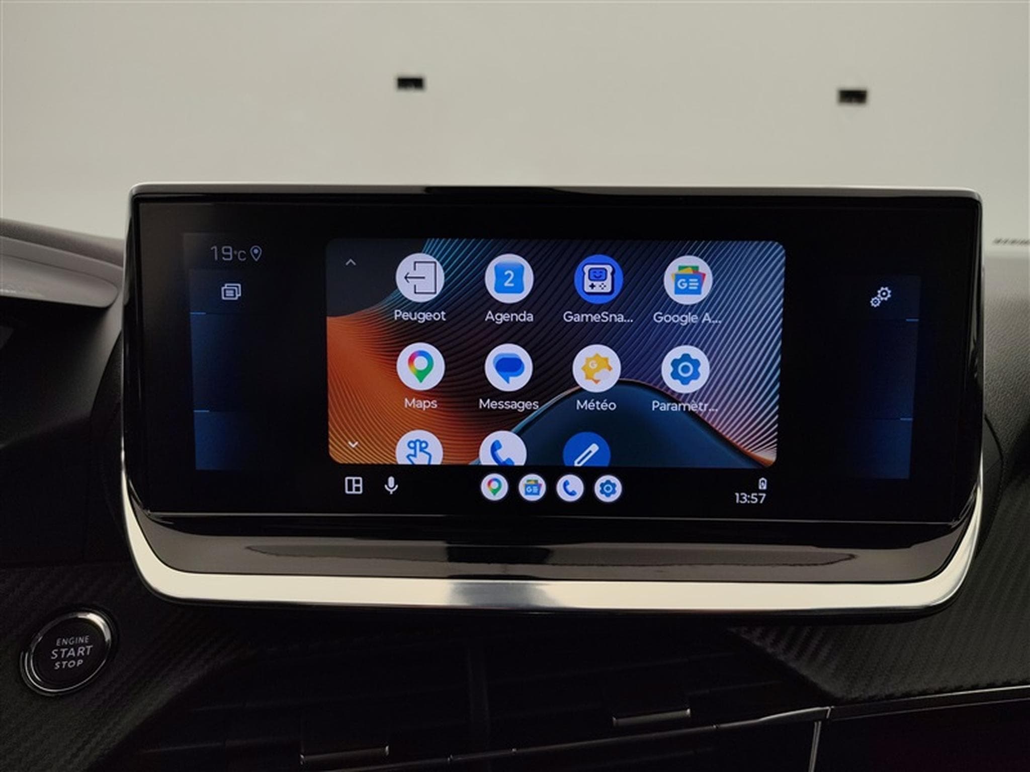 Peugeot 2008 1.2 PureTech CAMERA / CARPLAY (2020) - Photo 20