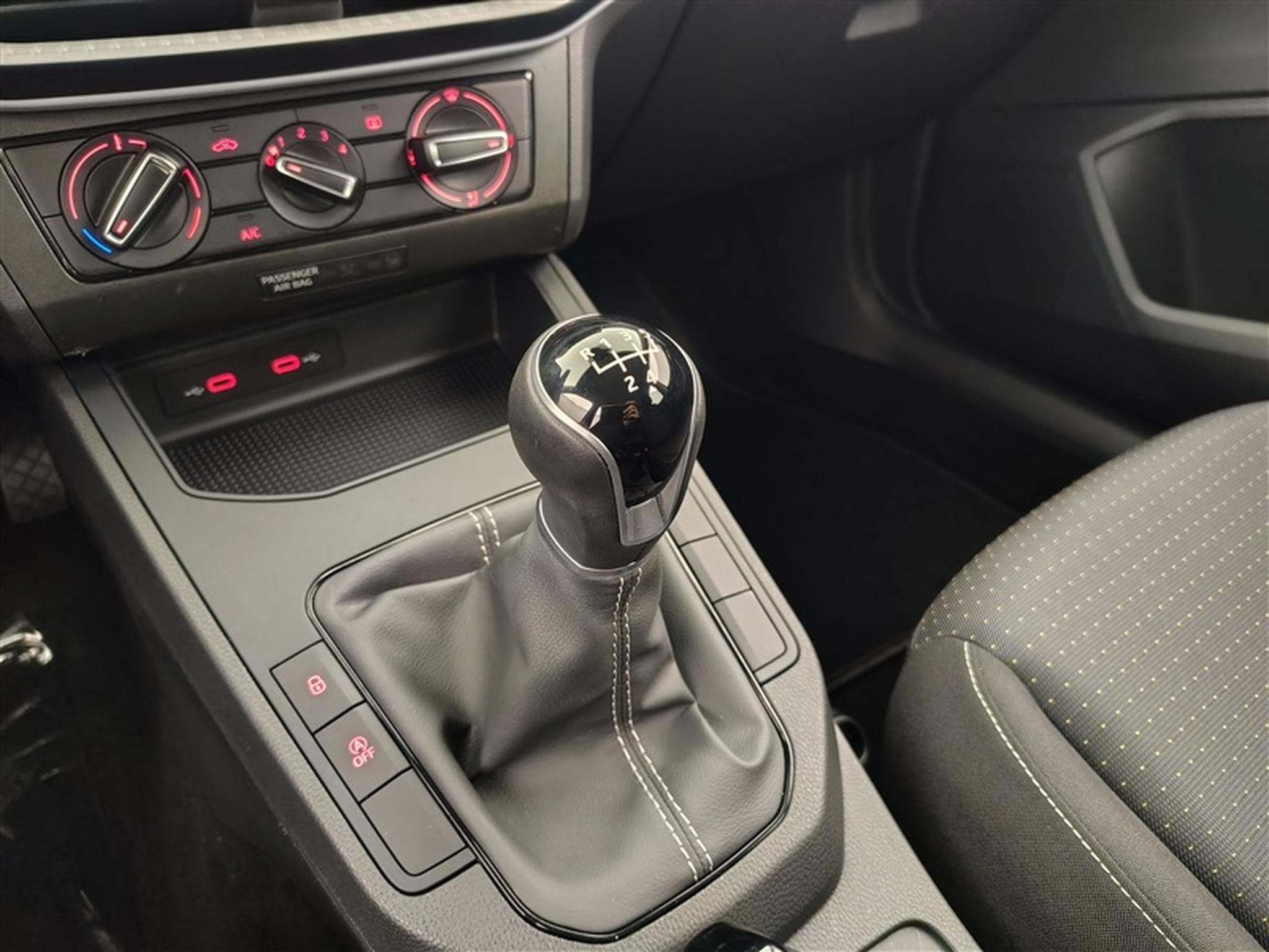 Seat Ibiza 1.0 TSI Move! Full Link  Carplay / Led / PDC (2024) - Photo 12
