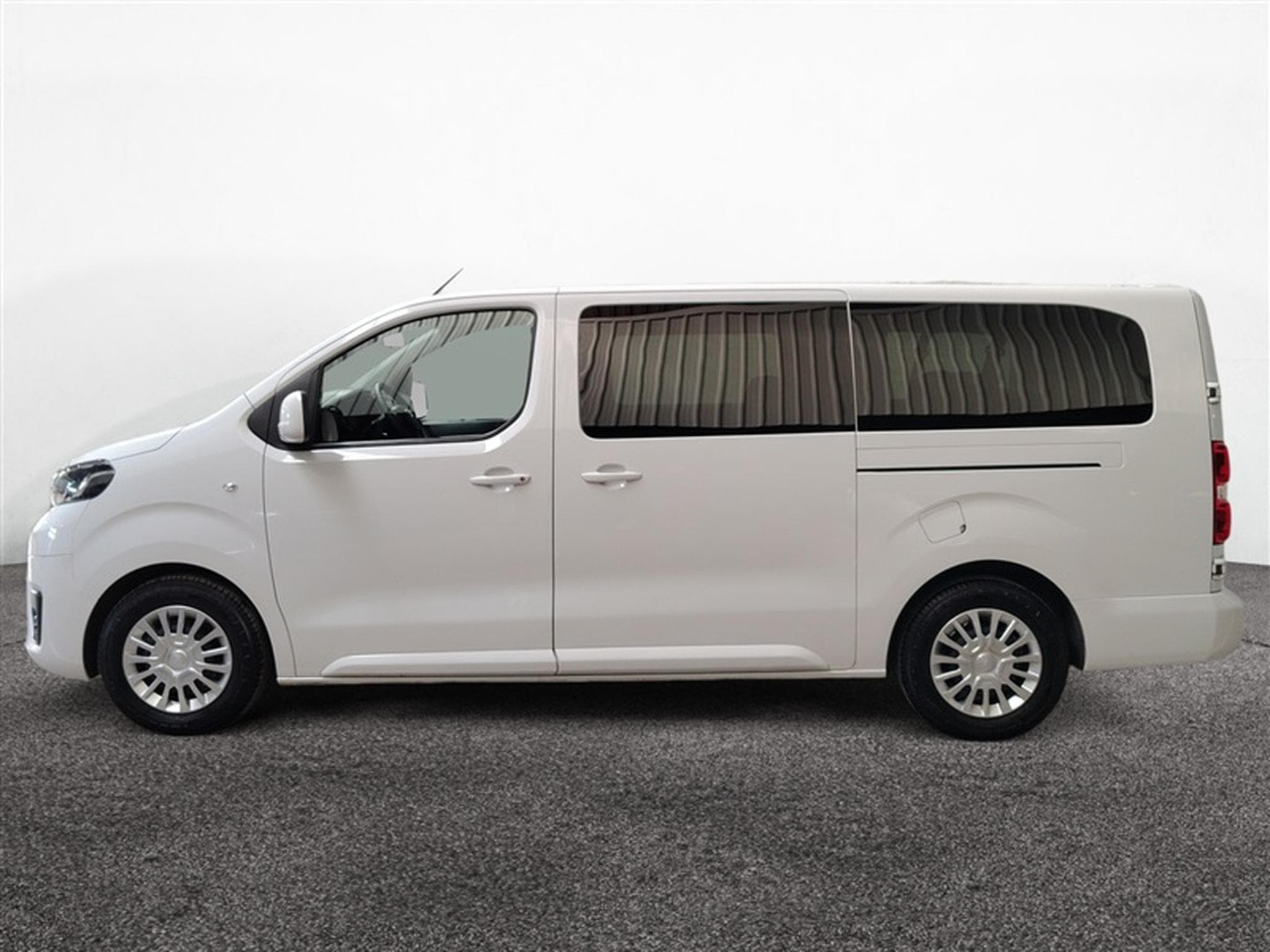 Toyota Proace 2.0 D-4D 145Cv 8PL CARPLAY / CAMERA (2023) - Photo 3