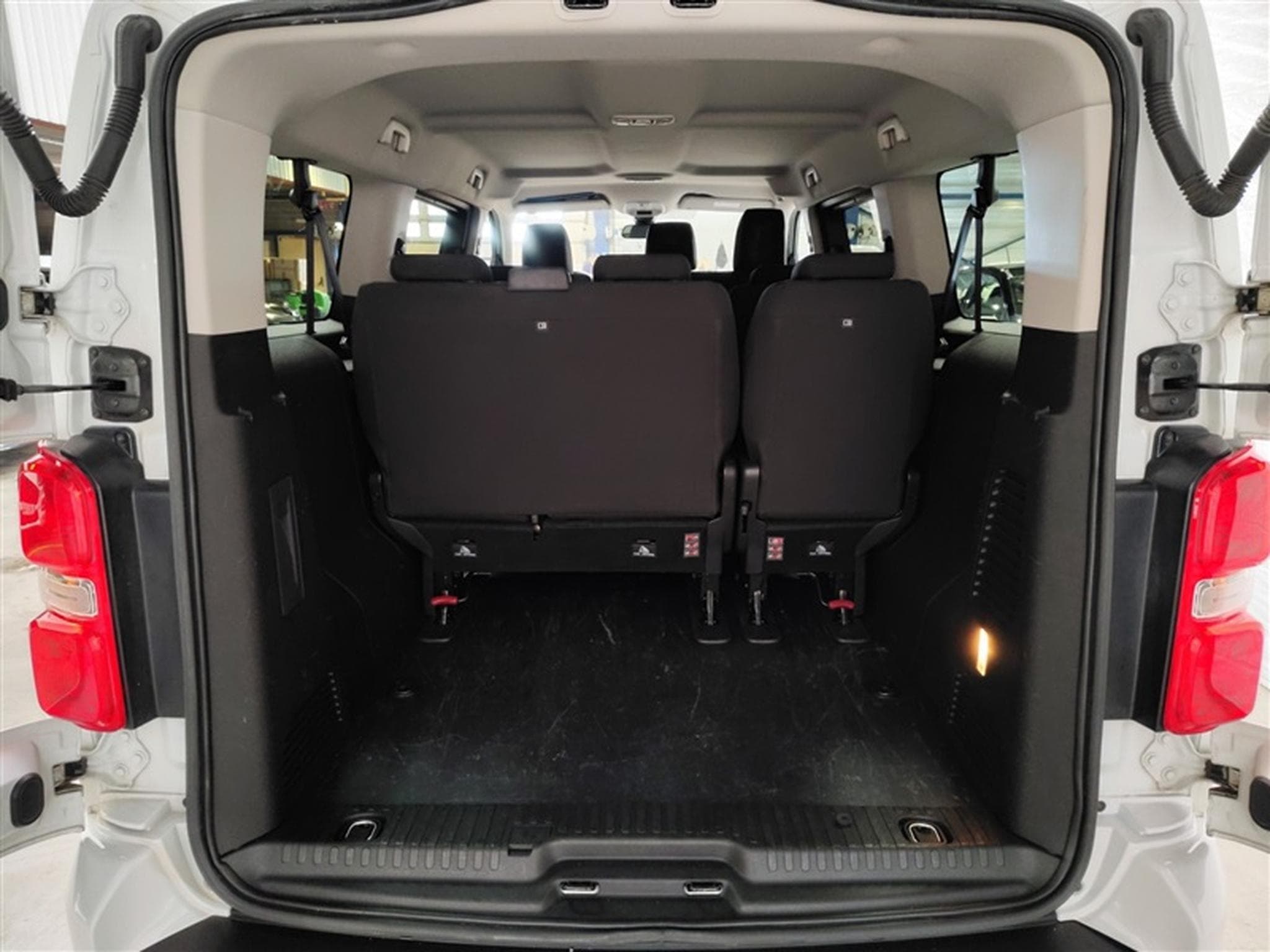 Toyota Proace 2.0 D-4D 145Cv 8PL CARPLAY / CAMERA (2023) - Photo 15