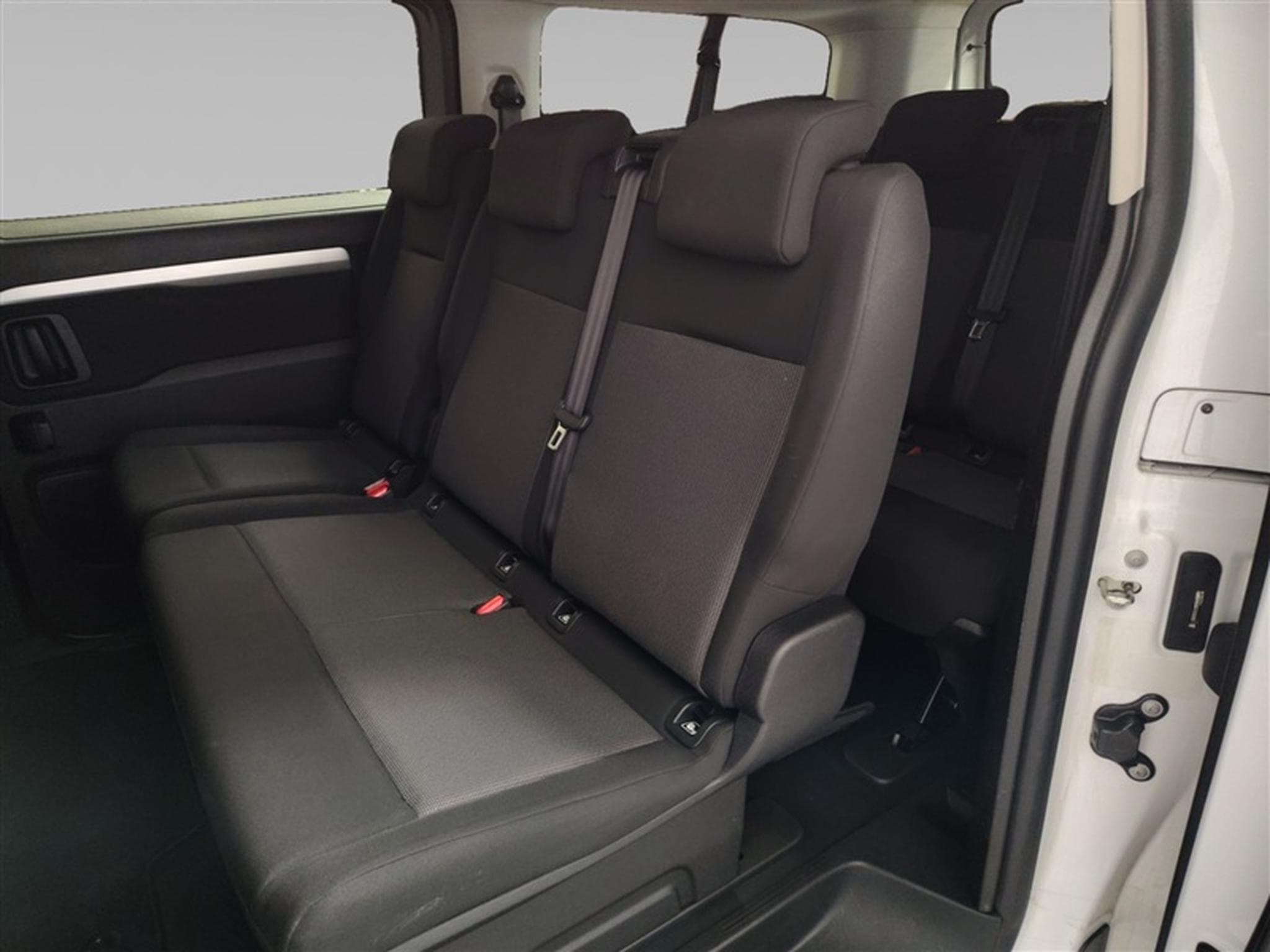Toyota Proace 2.0 D-4D 145Cv 8PL CARPLAY / CAMERA (2023) - Photo 14