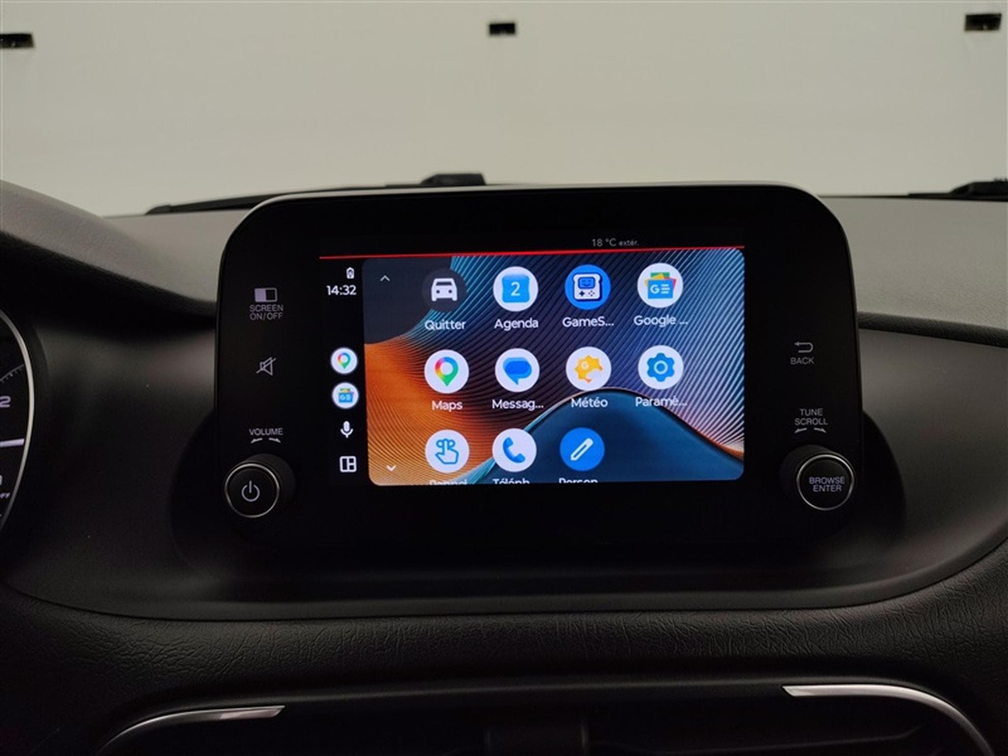Fiat Tipo StationWagon 1.0 T FireFly City Life NAVI/CARPLAY / JA 16" (2023) - Photo 18