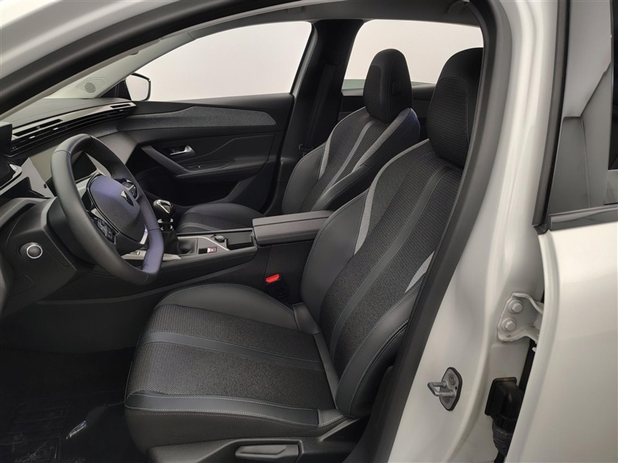 Peugeot 308 1.2 PureTech Allure Pack S-CUIR/NAVI/FULL LED/JA17/PDC (2023) - Foto 7