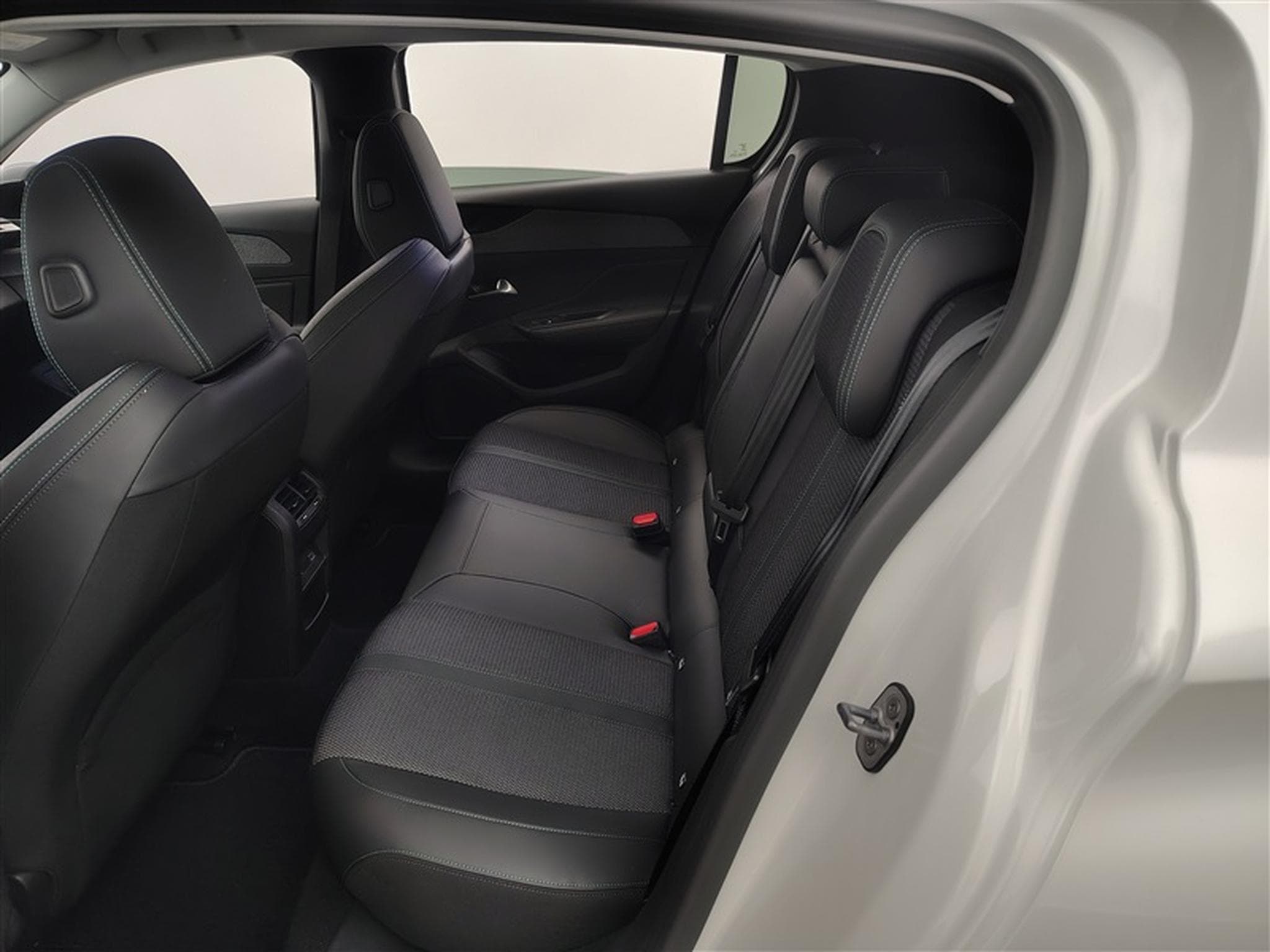 Peugeot 308 1.2 PureTech Allure Pack S-CUIR/NAVI/FULL LED/JA17/PDC (2023) - Foto 13