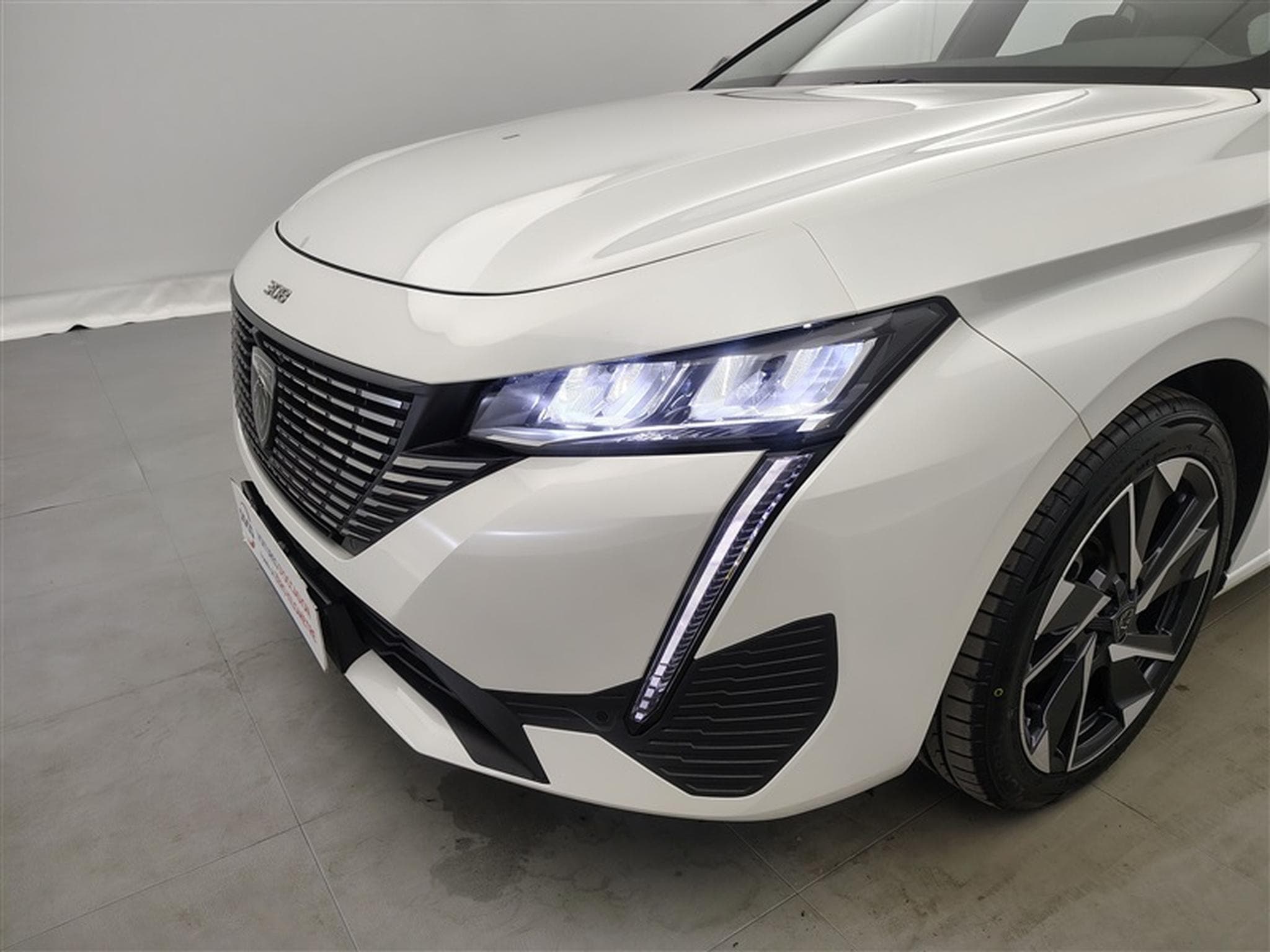 Peugeot 308 1.2 PureTech Allure Pack S-CUIR/NAVI/FULL LED/JA17/PDC (2023) - Foto 15