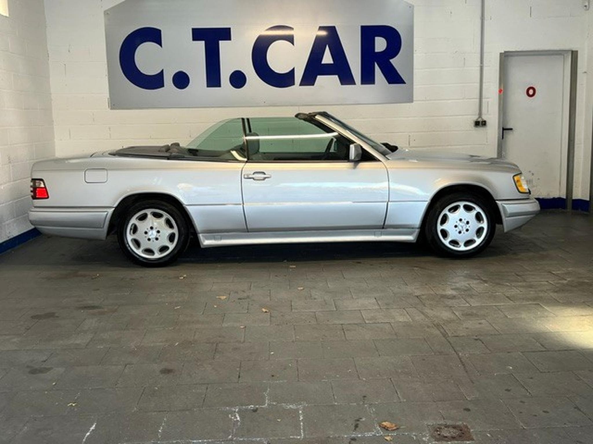 Mercedes E 320 AMG Line -  W124 (1995) - Photo 2