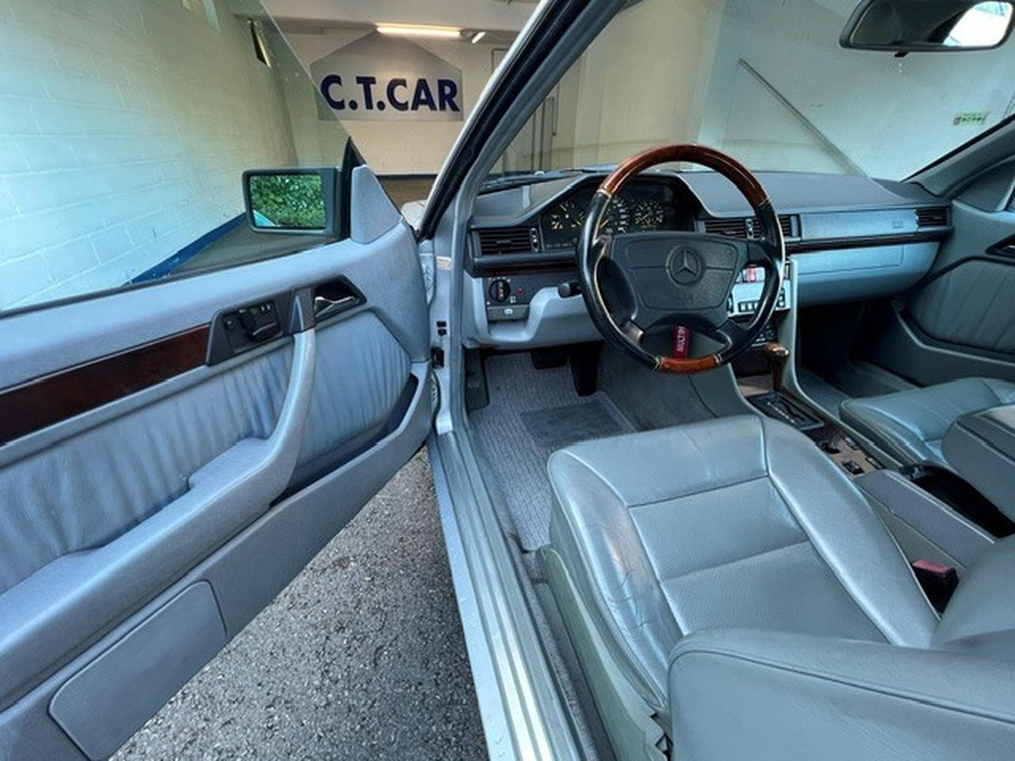 Mercedes E 320 AMG Line -  W124 (1995) - Photo 7