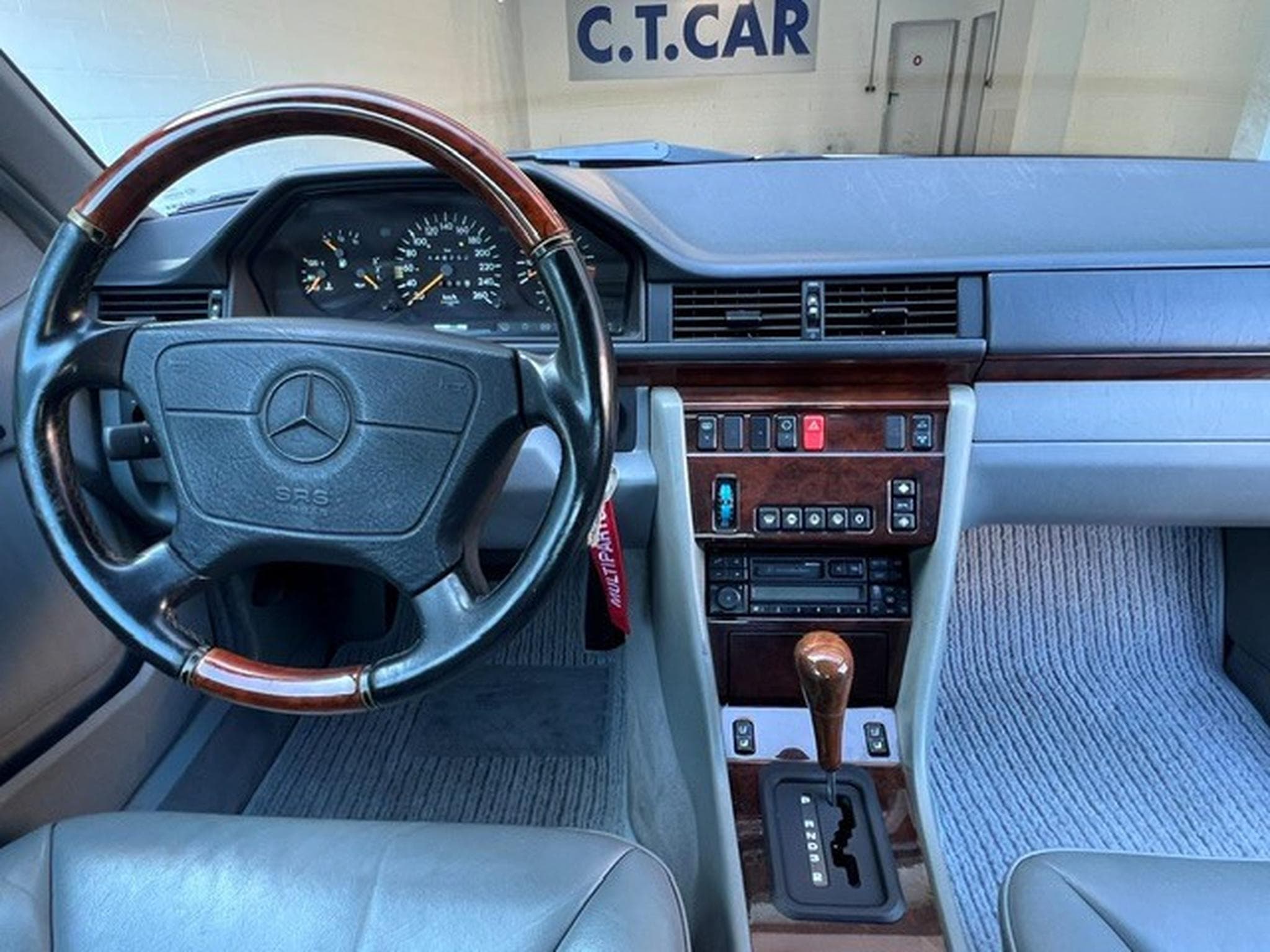 Mercedes E 320 AMG Line -  W124 (1995) - Photo 21
