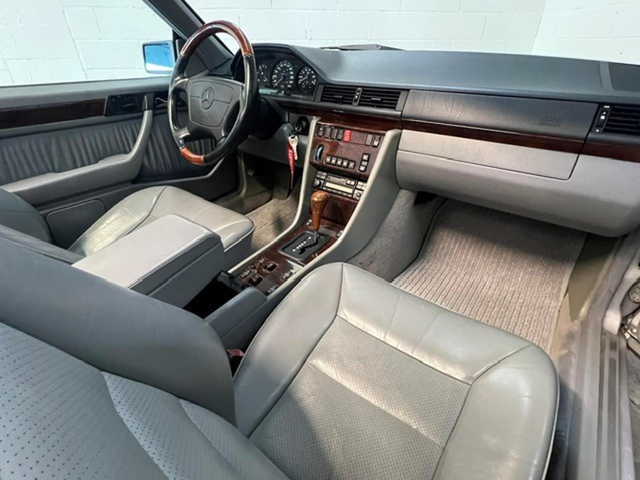 Mercedes E 320 AMG Line -  W124 (1995) - Photo 20