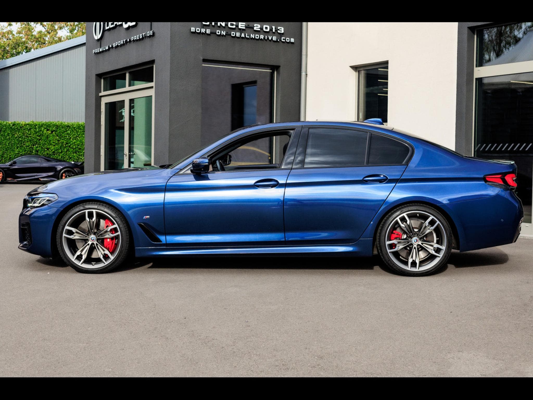 BMW M550 LIMOUSINE (G30) XDRIVE 530 CH - SERVICE INCLUSIVE 05/2029 - (2022) - Foto 2