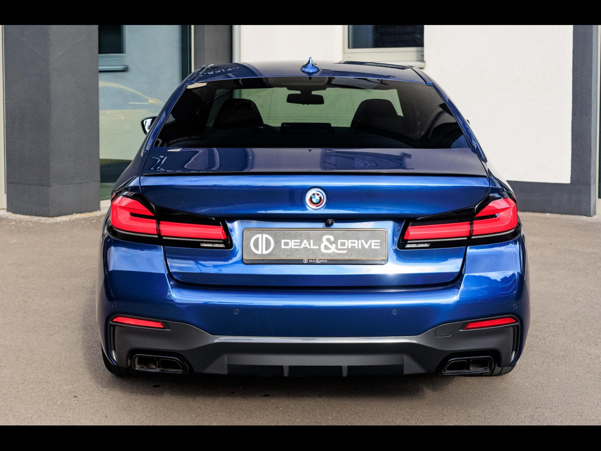 BMW M550 LIMOUSINE (G30) XDRIVE 530 CH - SERVICE INCLUSIVE 05/2029 - (2022) - Foto 4