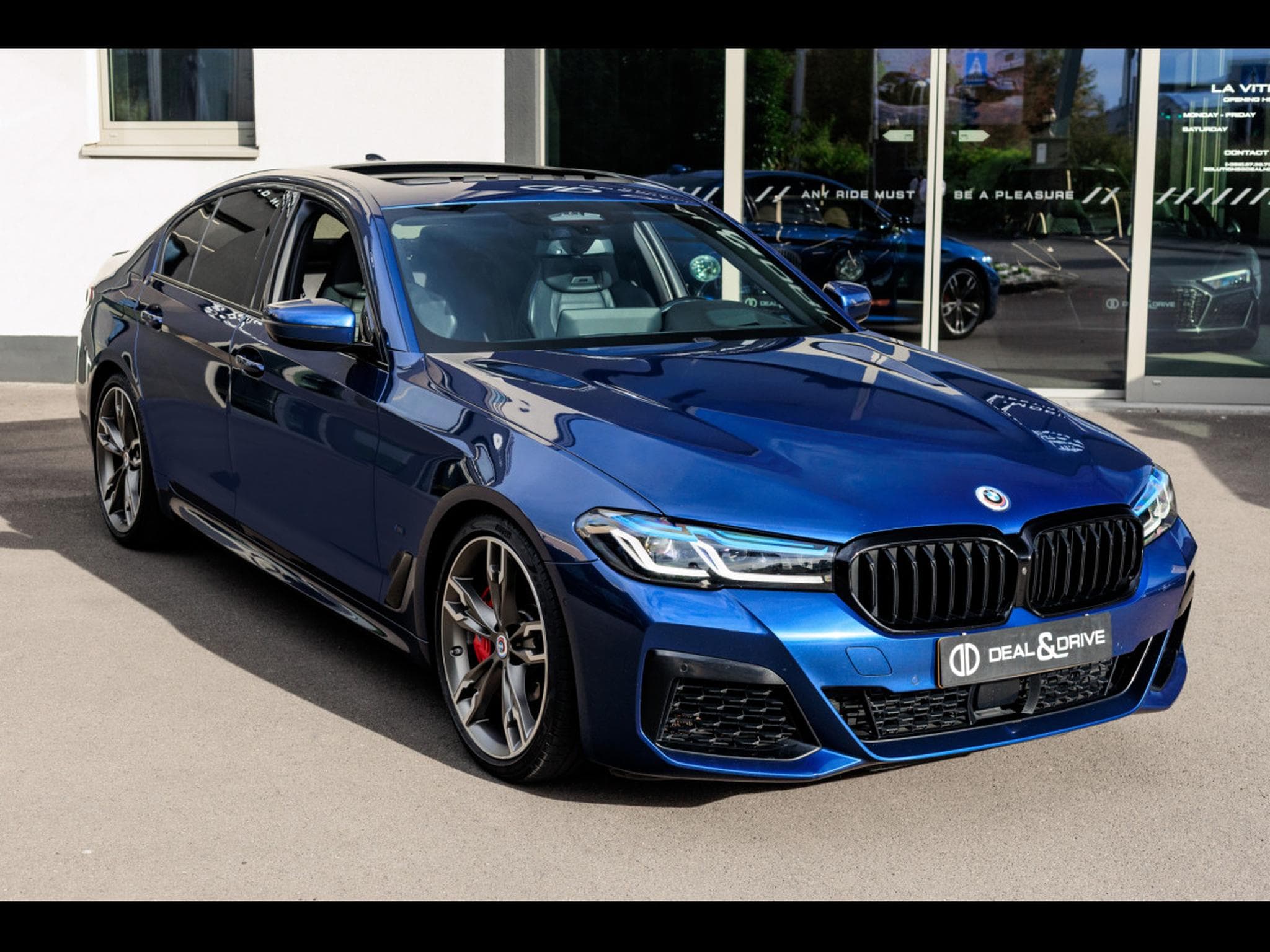 BMW M550 LIMOUSINE (G30) XDRIVE 530 CH - SERVICE INCLUSIVE 05/2029 - (2022) - Foto 8