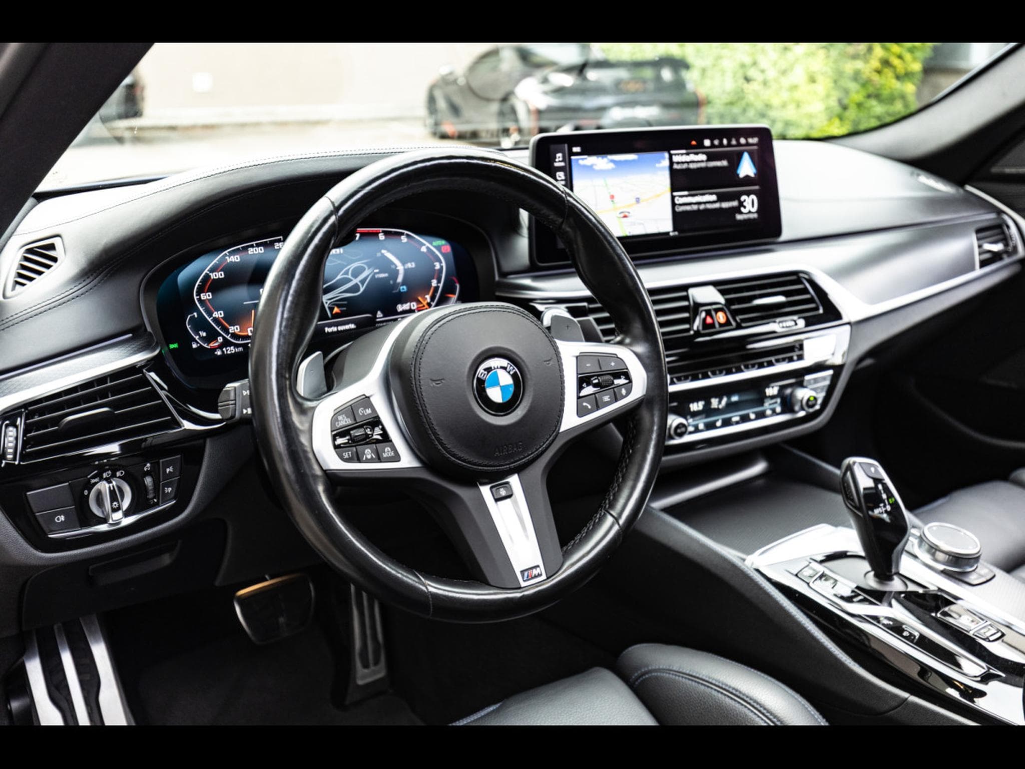 BMW M550 LIMOUSINE (G30) XDRIVE 530 CH - SERVICE INCLUSIVE 05/2029 - (2022) - Foto 11