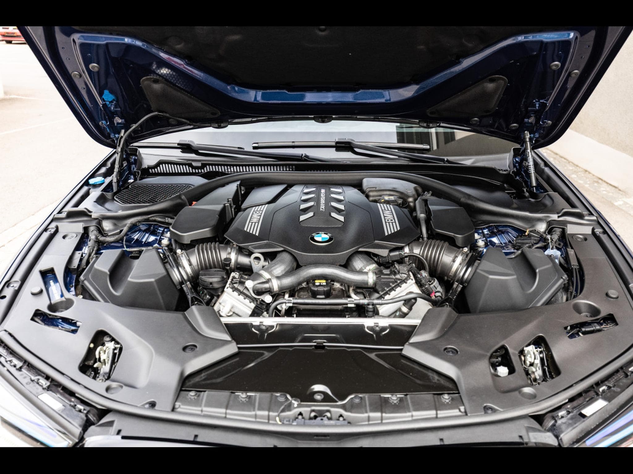BMW M550 LIMOUSINE (G30) XDRIVE 530 CH - SERVICE INCLUSIVE 05/2029 - (2022) - Foto 18