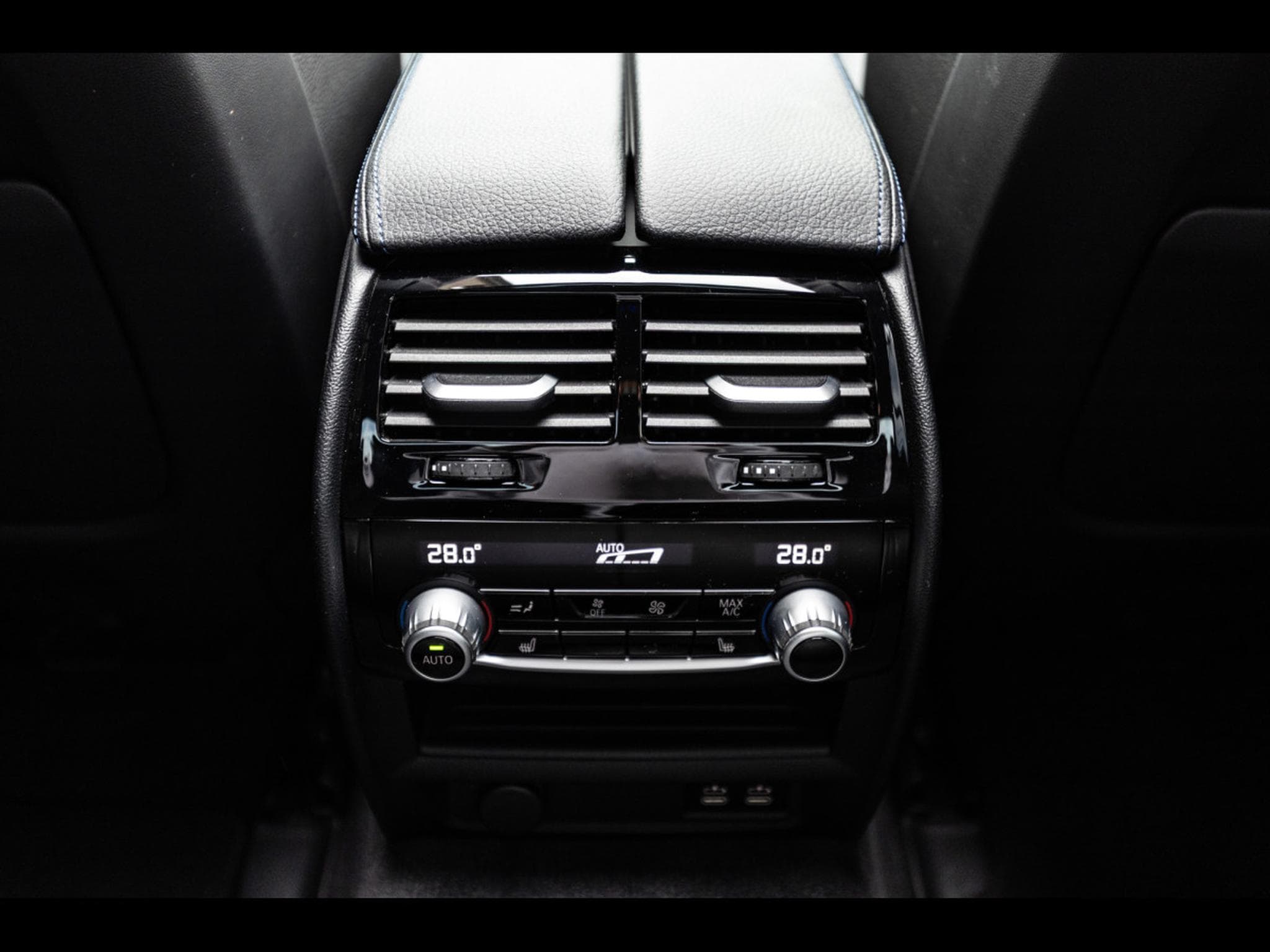 BMW M550 LIMOUSINE (G30) XDRIVE 530 CH - SERVICE INCLUSIVE 05/2029 - (2022) - Foto 16