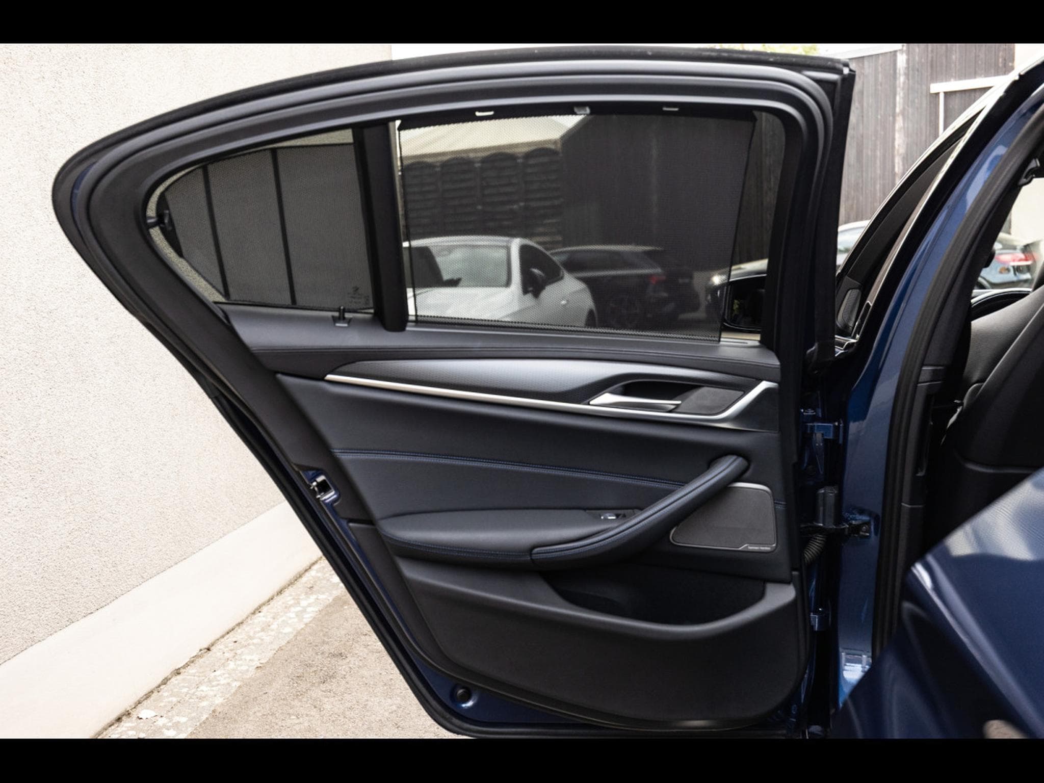 BMW M550 LIMOUSINE (G30) XDRIVE 530 CH - SERVICE INCLUSIVE 05/2029 - (2022) - Foto 21