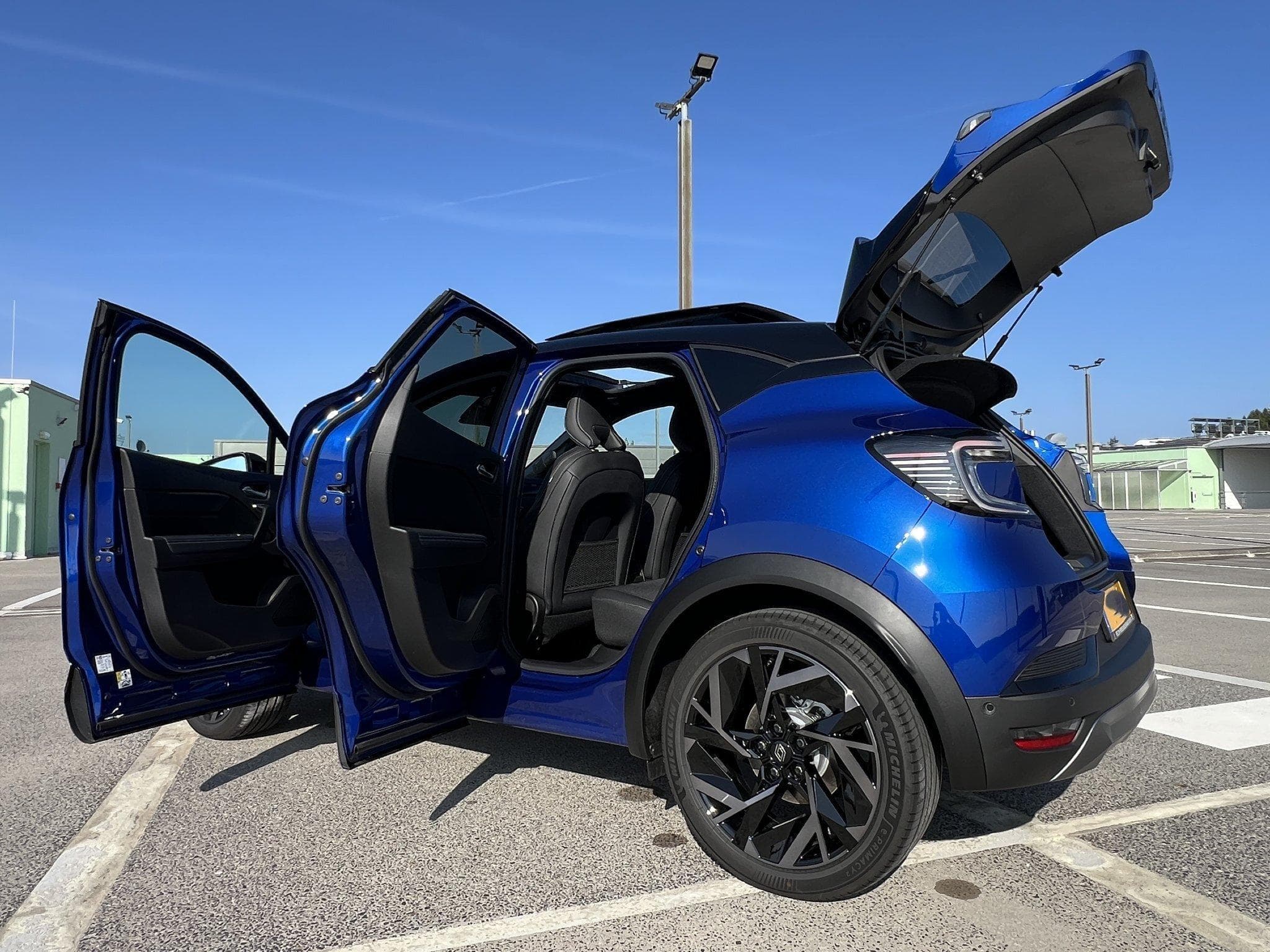 Renault Captur esprit Alpine Full Hybrid E-Tech 160 ch (2026) - Photo 10