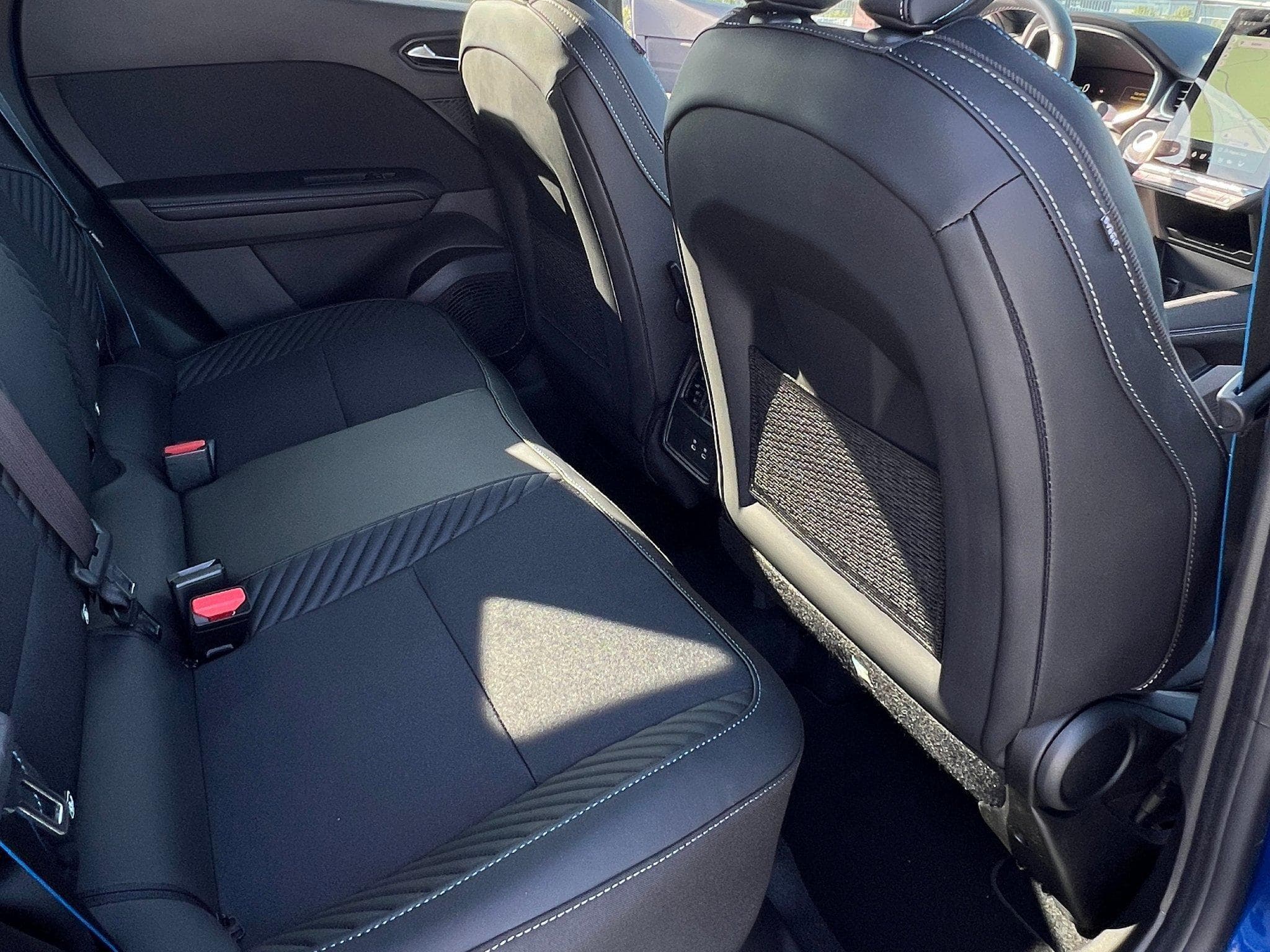 Renault Captur esprit Alpine Full Hybrid E-Tech 160 ch (2026) - Photo 8
