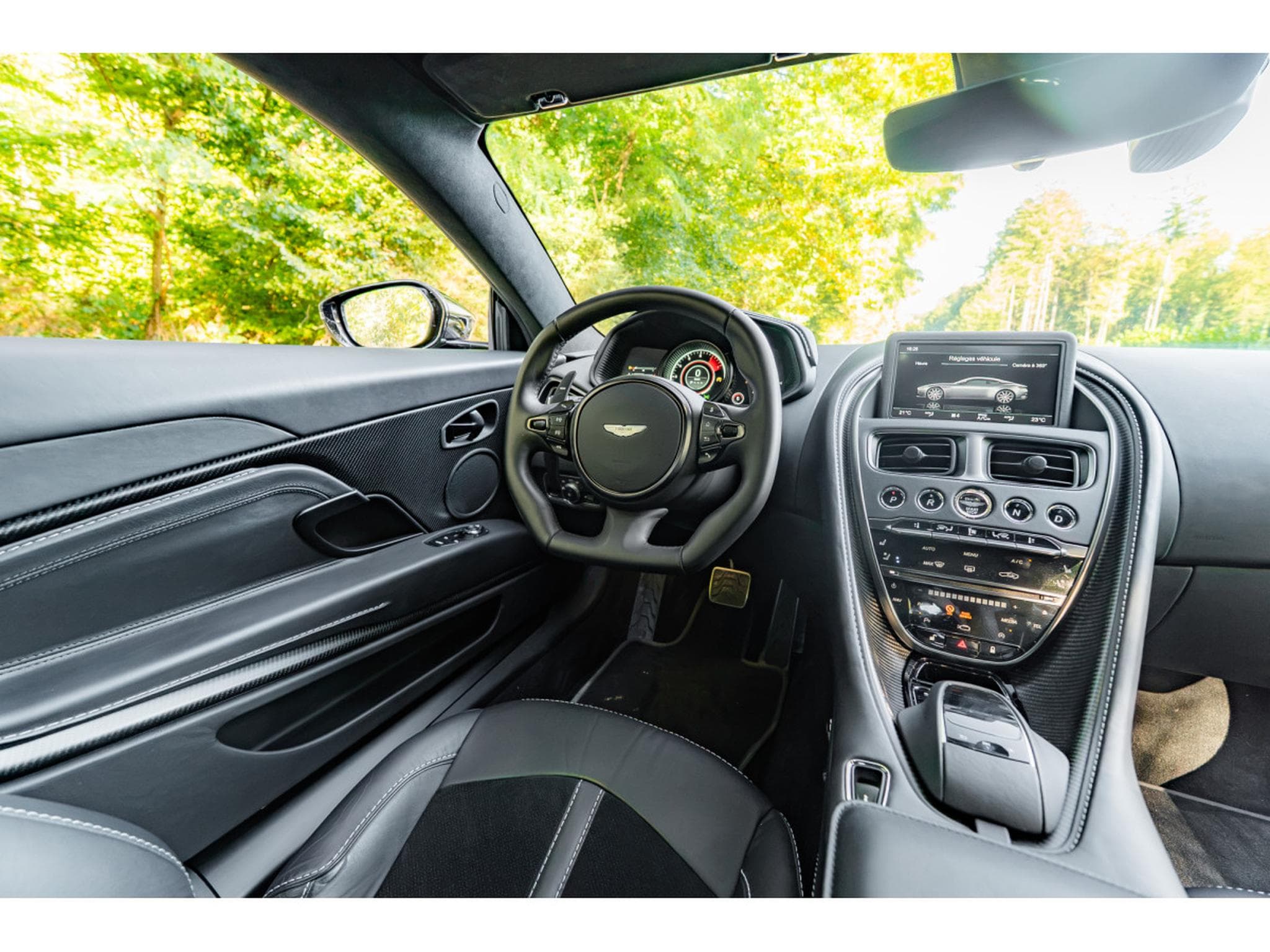 Aston-Martin DB11 Coupe V8 510cv - First hand - Black Pack (2021) - Photo 14