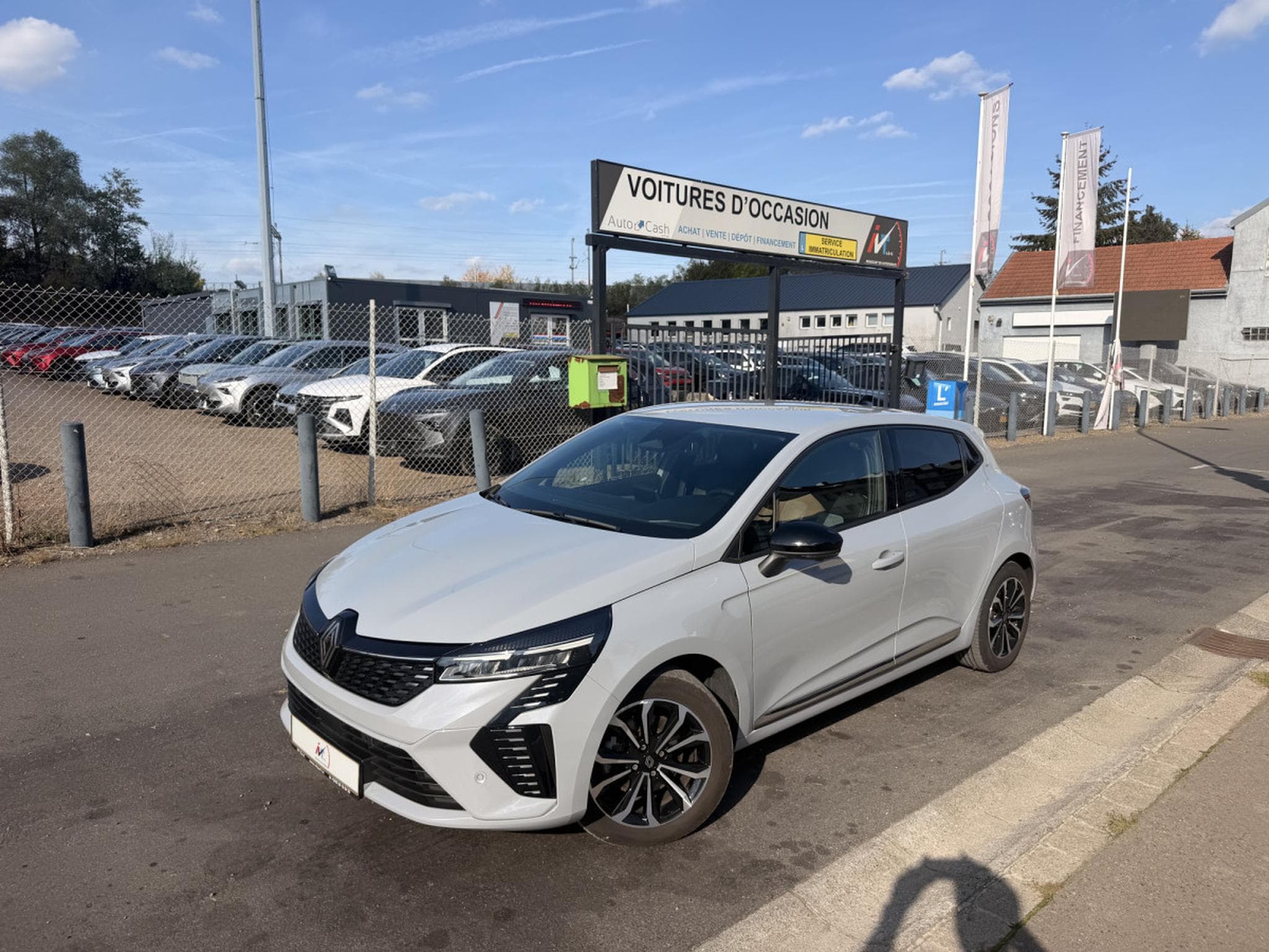 Renault Clio E-Tech 145 Hybride Intens (2024) - Foto 1