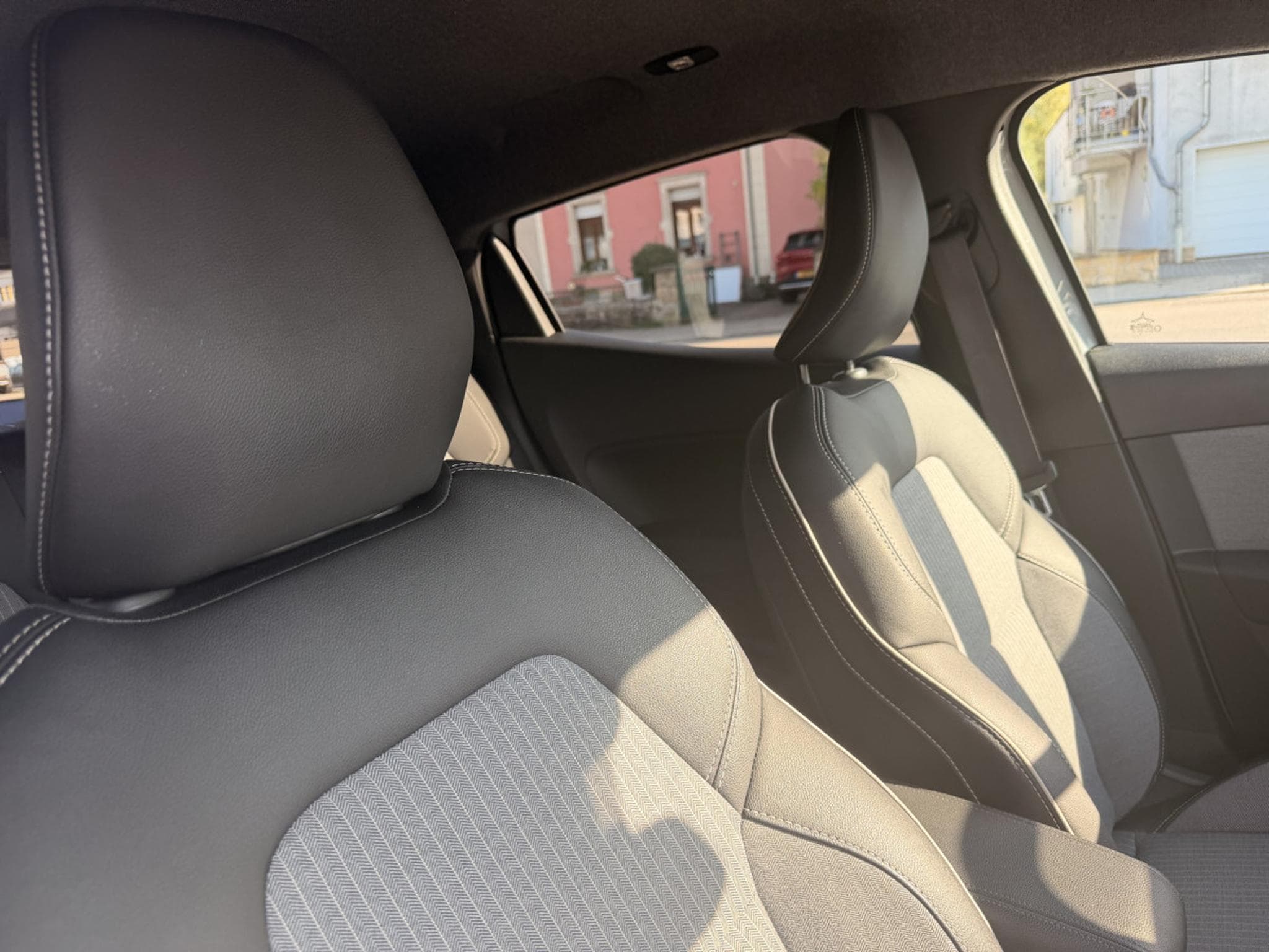 Renault Clio E-Tech 145 Hybride Intens (2024) - Foto 13