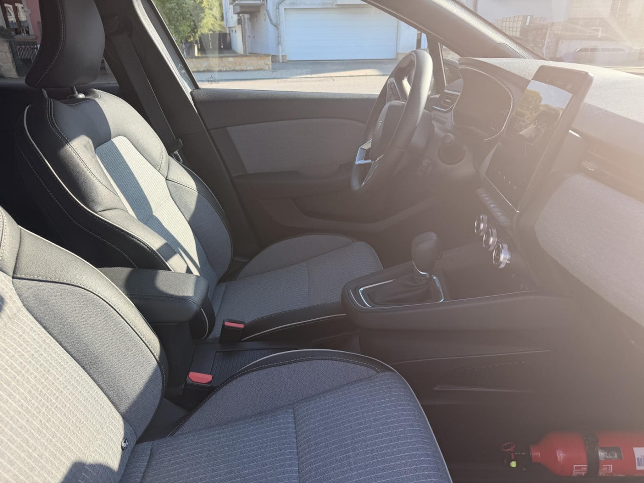 Renault Clio E-Tech 145 Hybride Intens (2024) - Foto 12