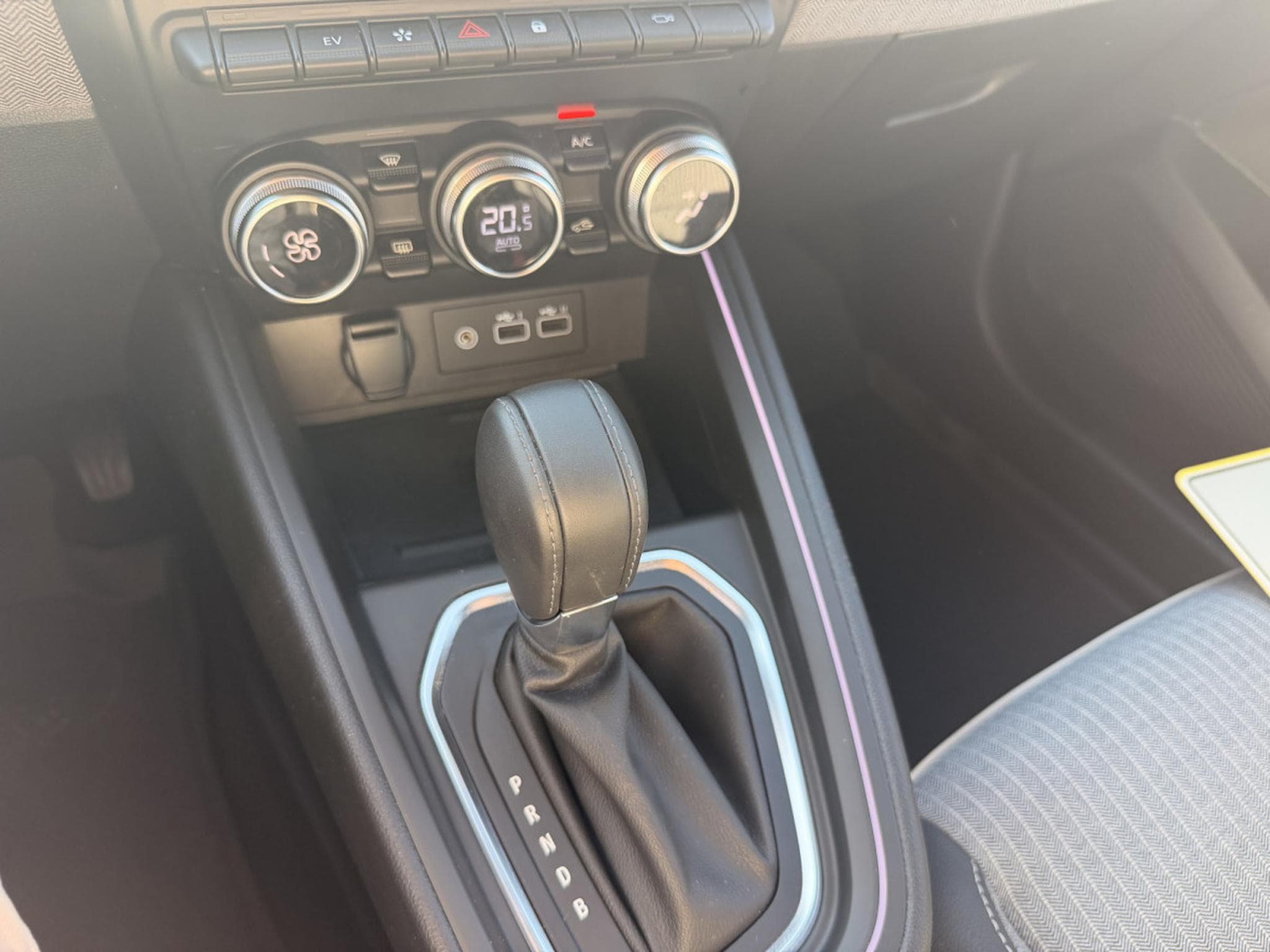 Renault Clio E-Tech 145 Hybride Intens (2024) - Foto 16