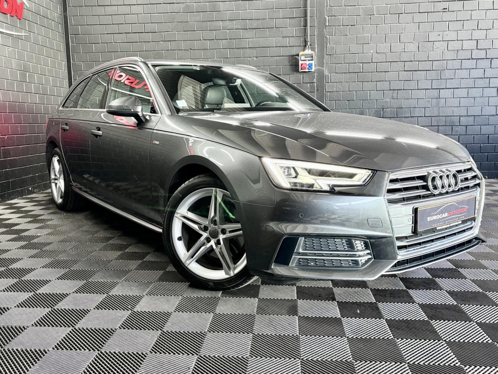 Audi A4 Avant S-Line 2.0 TDI 150 CV * HAYON * NAVI * (2018) - Photo 3