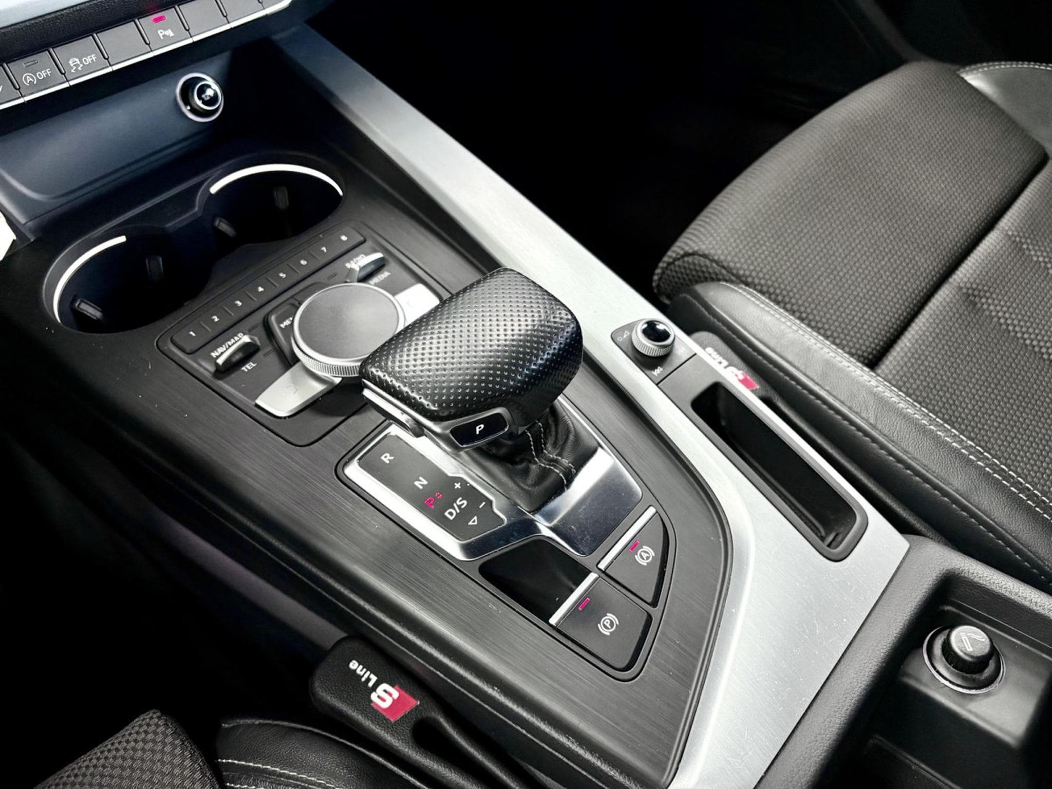 Audi A4 Avant S-Line 2.0 TDI 150 CV * HAYON * NAVI * (2018) - Photo 15