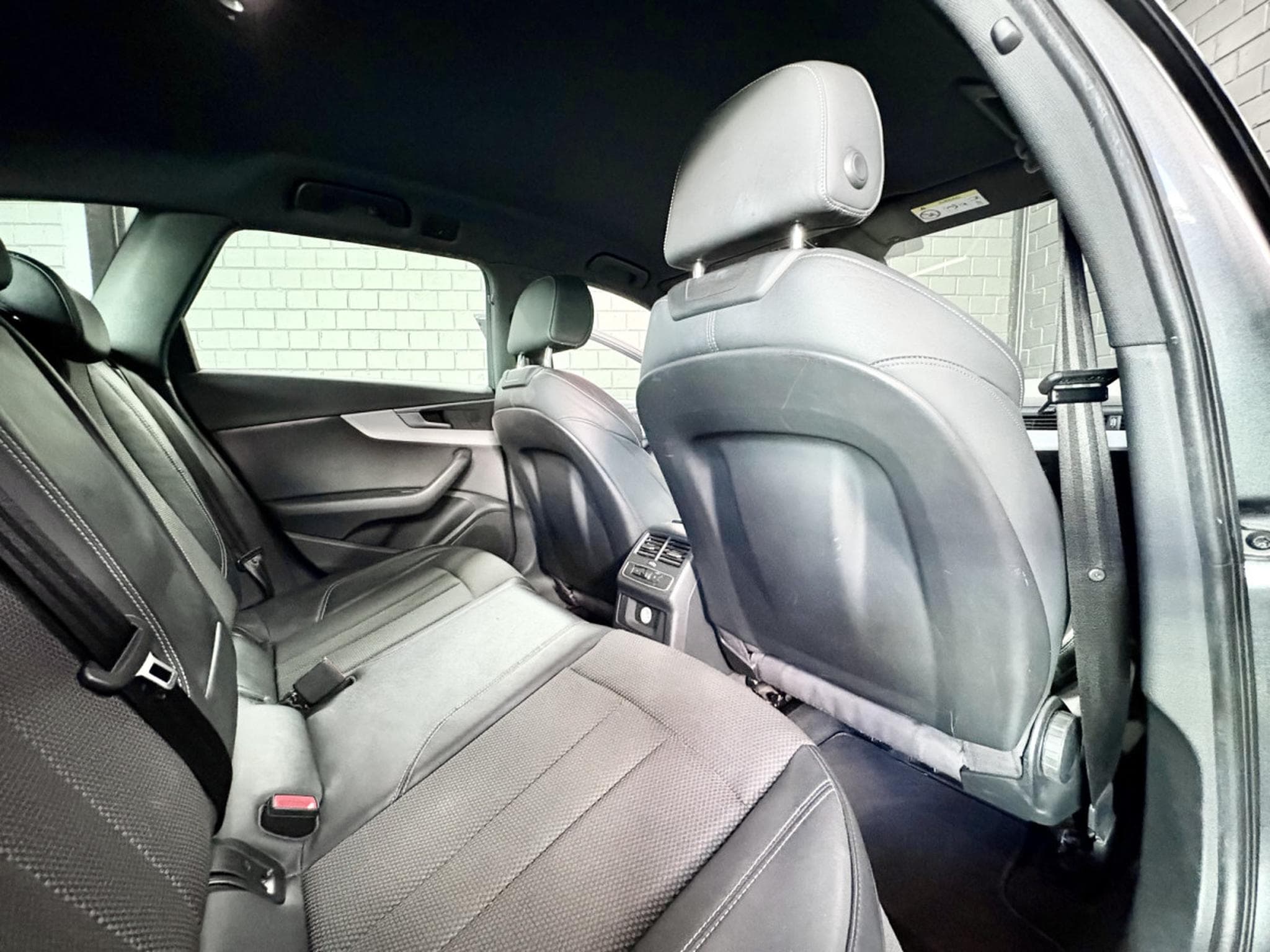 Audi A4 Avant S-Line 2.0 TDI 150 CV * HAYON * NAVI * (2018) - Photo 24