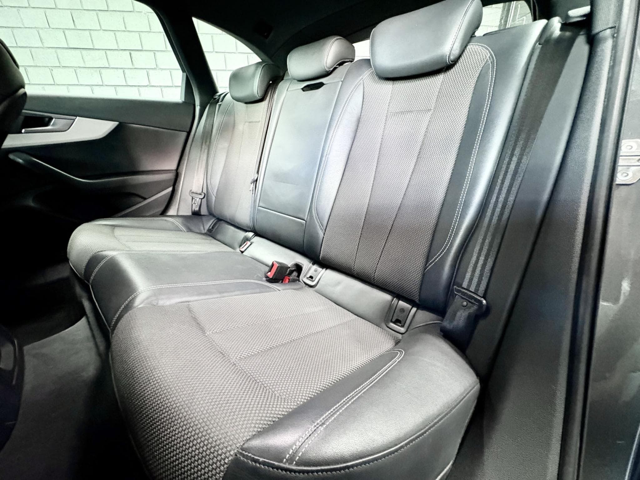 Audi A4 Avant S-Line 2.0 TDI 150 CV * HAYON * NAVI * (2018) - Photo 23