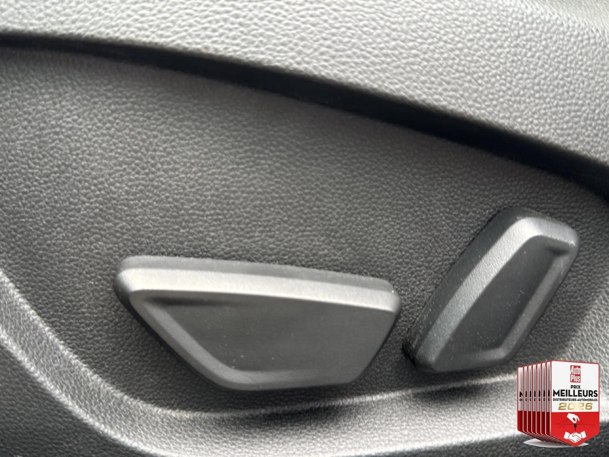 Renault Captur 1.5 BLUE DCI 115 INITIALE PARIS EDC (2020) - Photo 16