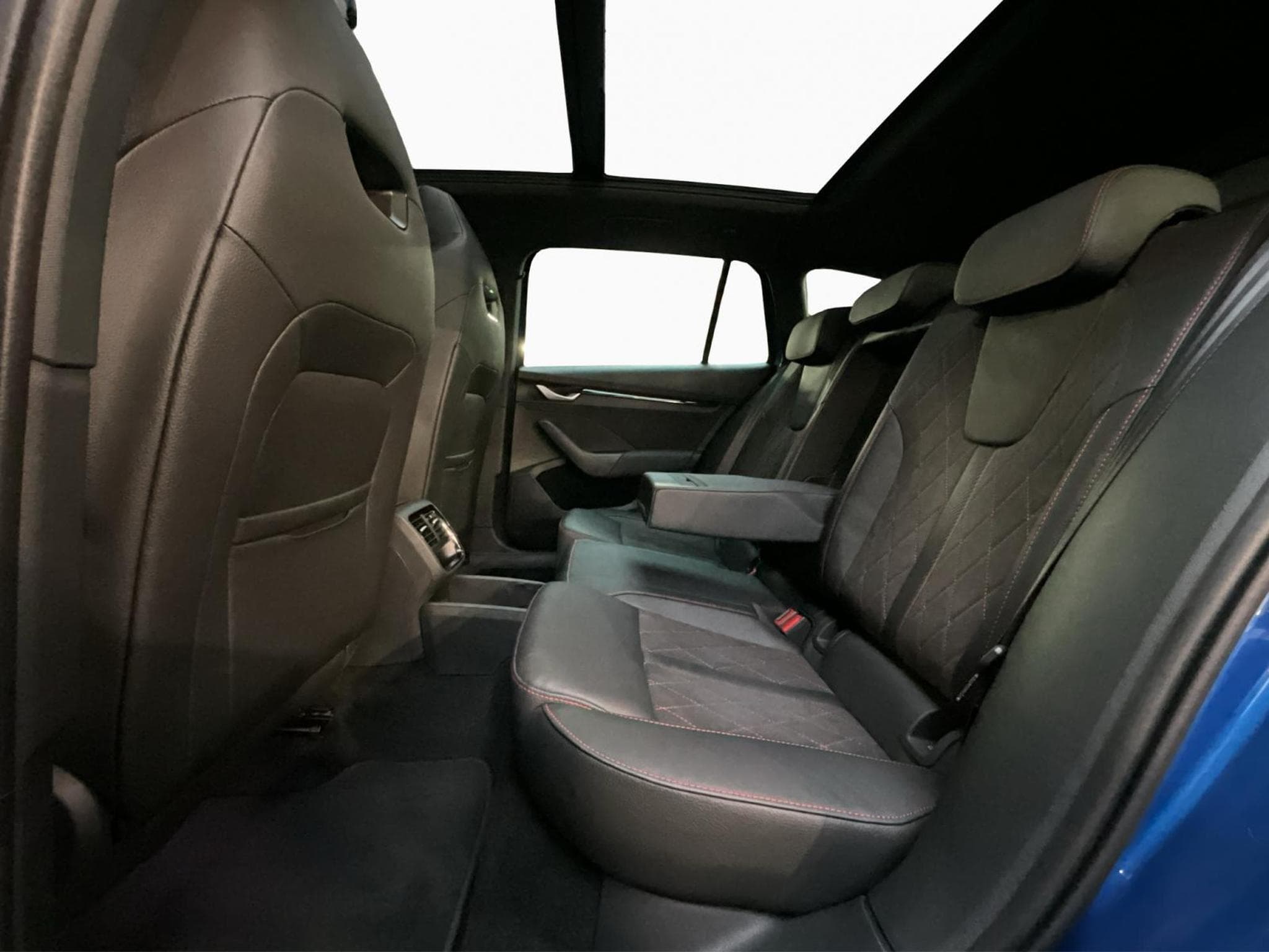 Skoda Octavia Rs+DSG+P.Assisted+Design-Suedia+Head-up+Pano+360° (2025) - Foto 16