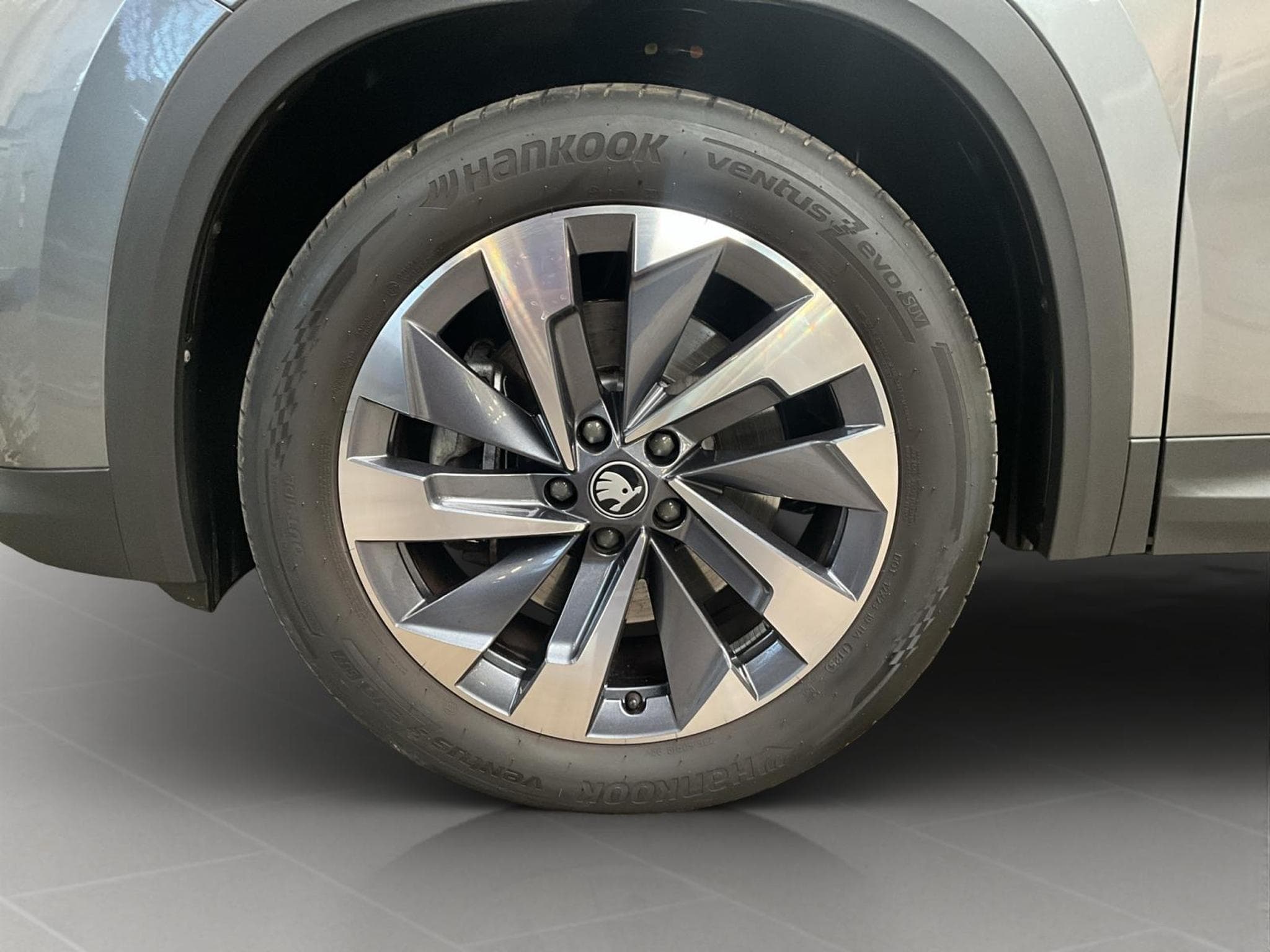 Skoda Kodiaq Selection+DSG+4x4+P.Convenience+LM19+AHK+P.Light&View (2025) - Foto 8