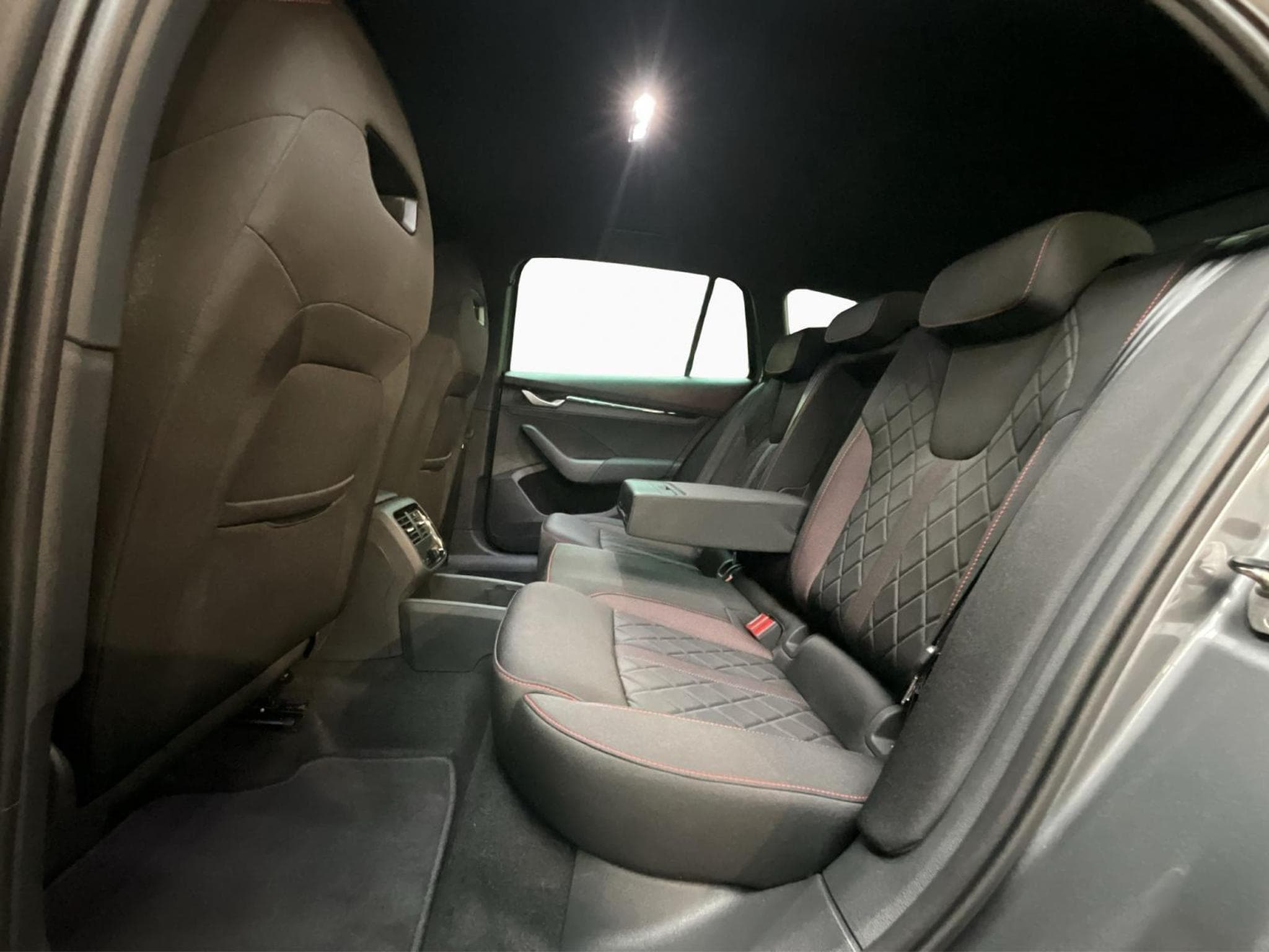 Skoda Octavia Rs+DSG+P.Assisted-Drive+LM19+Head-Up+View-360°+Led+Navi (2025) - Foto 15
