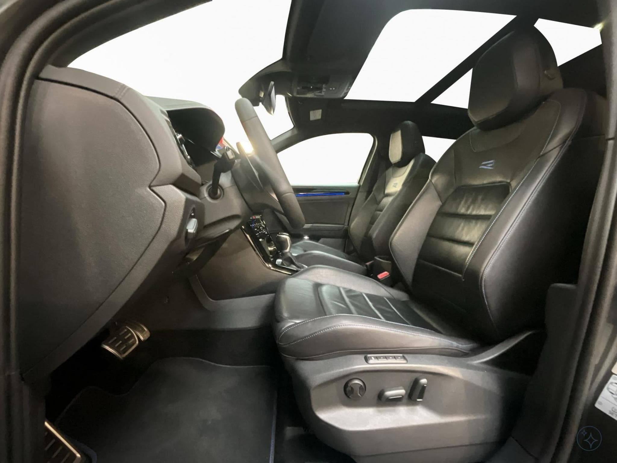 VW T-Roc R+DSG+4Motion+Matrix-Led+Navi+P.Leder+Black-style+Pano+Beats (2023) - Foto 9