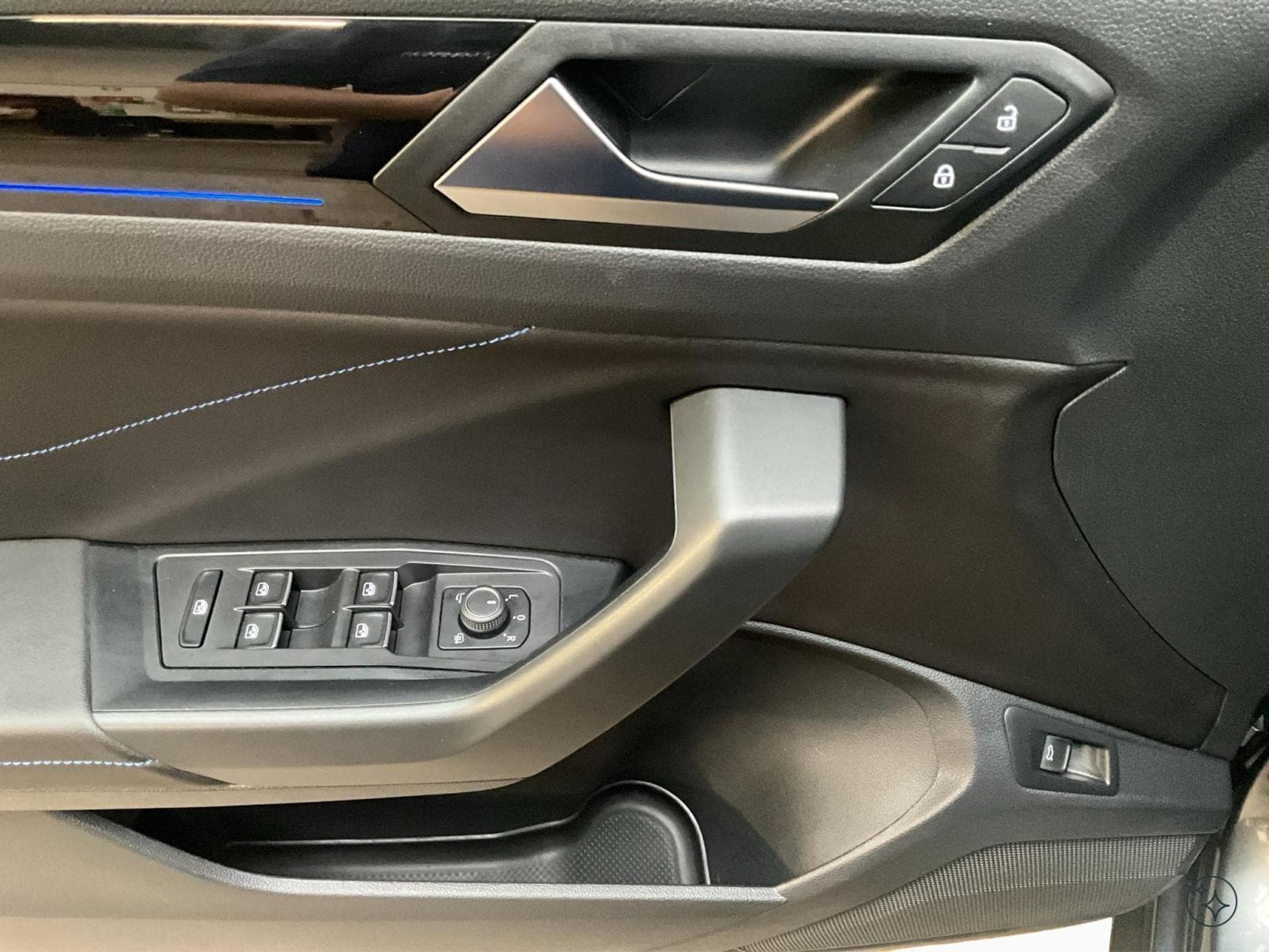 VW T-Roc R+DSG+4Motion+Matrix-Led+Navi+P.Leder+Black-style+Pano+Beats (2023) - Foto 14