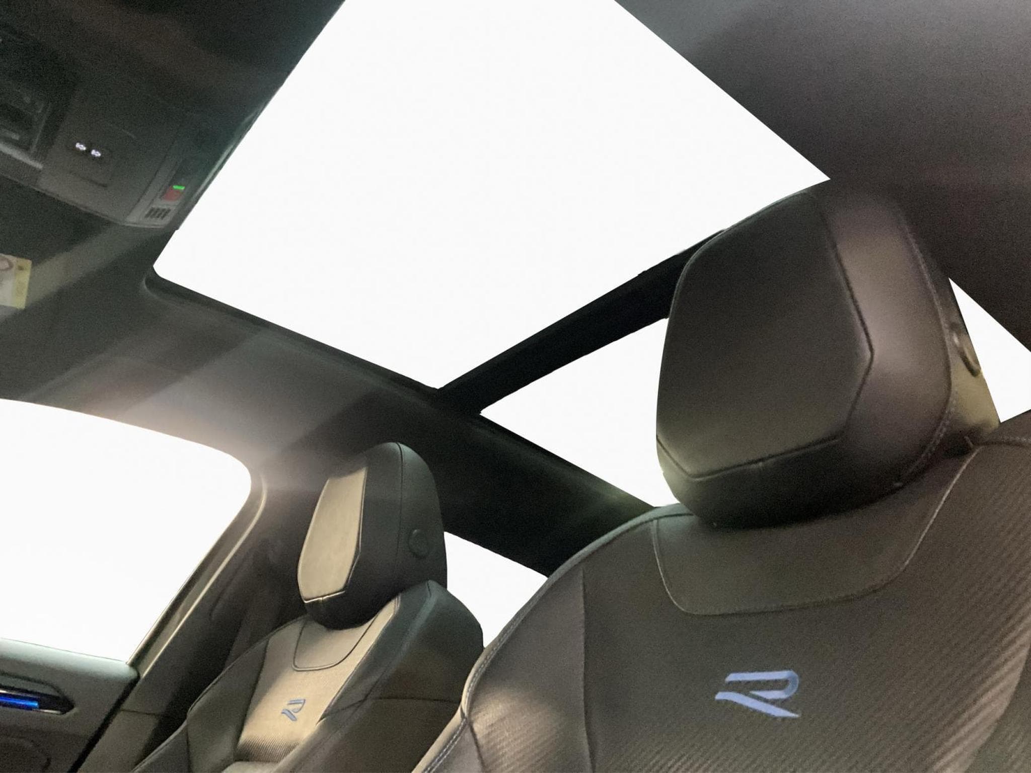 VW T-Roc R+DSG+4Motion+Matrix-Led+Navi+P.Leder+Black-style+Pano+Beats (2023) - Foto 15