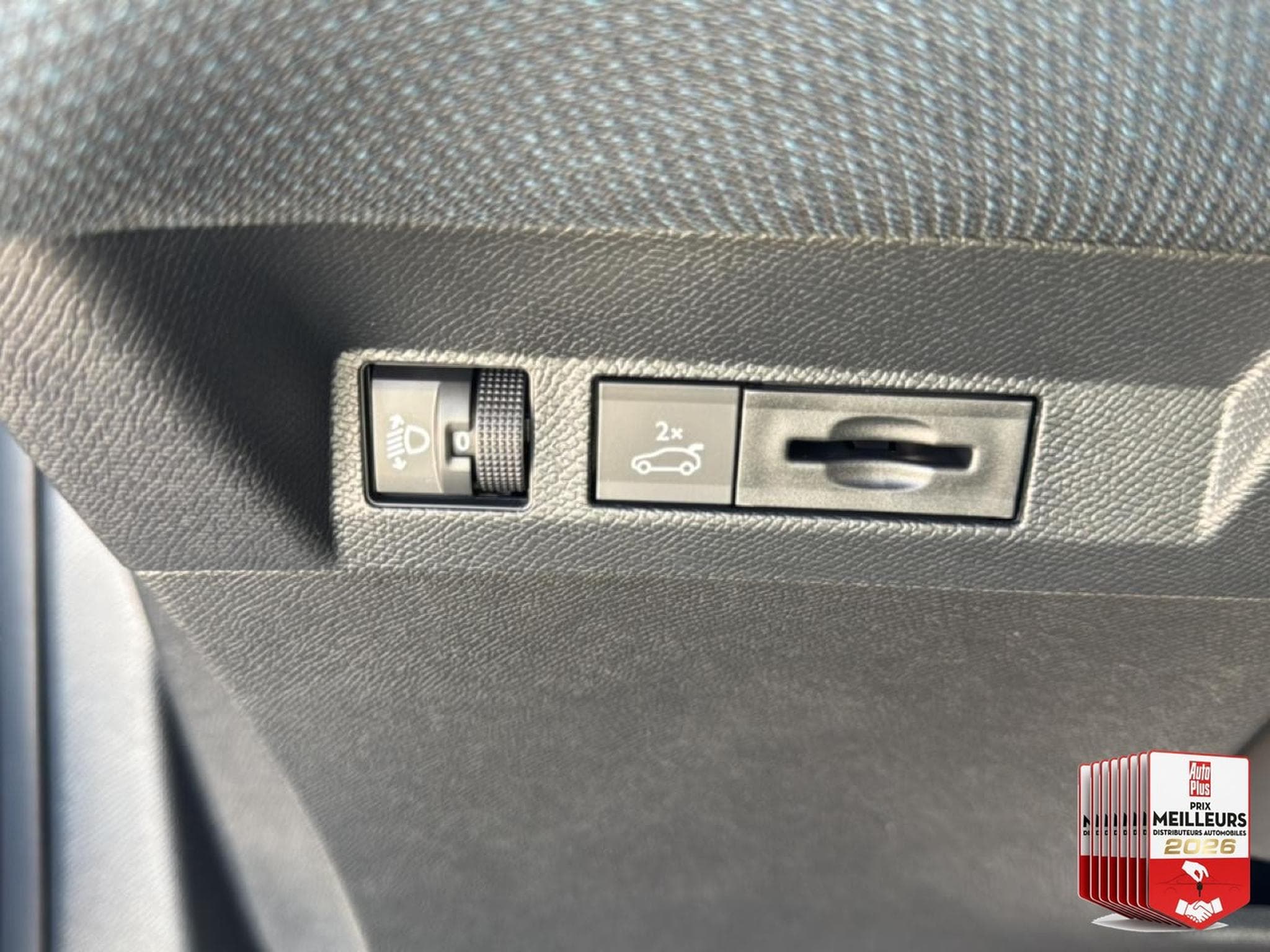 Citroën C5 AIRCROSS 1.2 HYBRIDE 145 PLUS BOITE AUTOMATIQUE (2026) - Foto 17