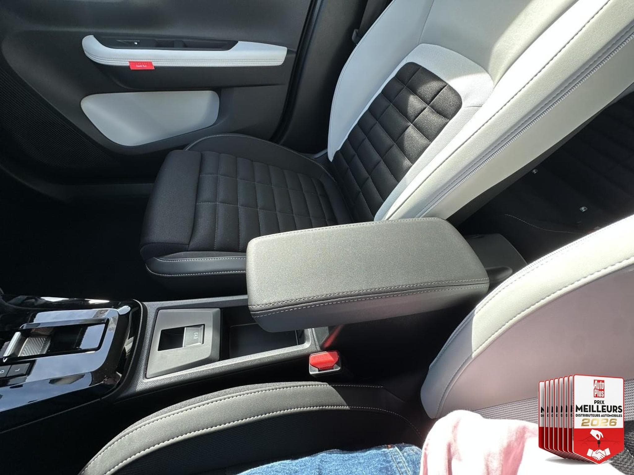 Citroen C3 AIRCROSS 1.2 HYBRIDE 145 MAX E-DCS6 (2026) - Photo 32