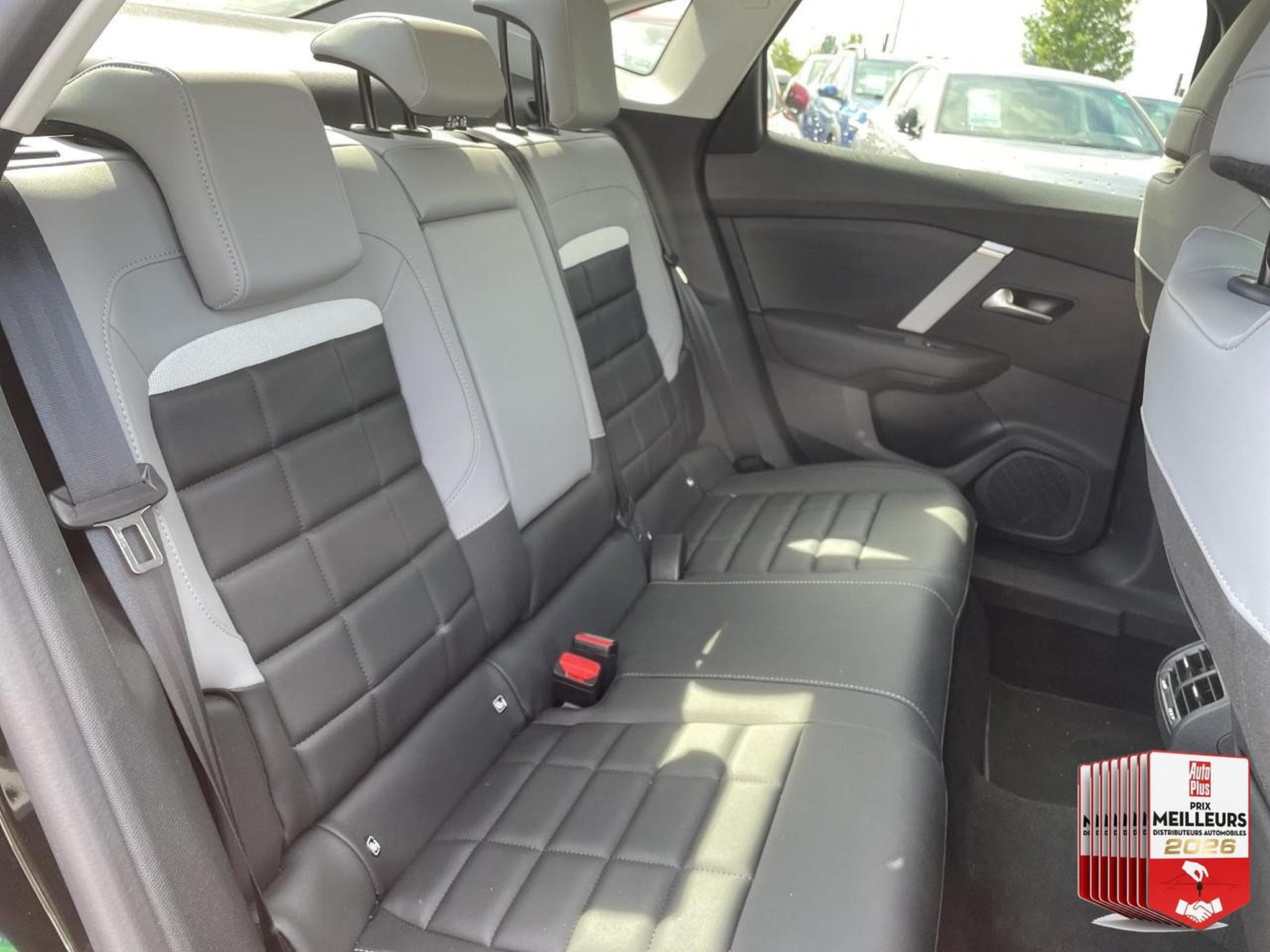 Citroën C4 X 1.2 HYBRIDE 145 MAX E-DCS6 (2025) - Foto 17