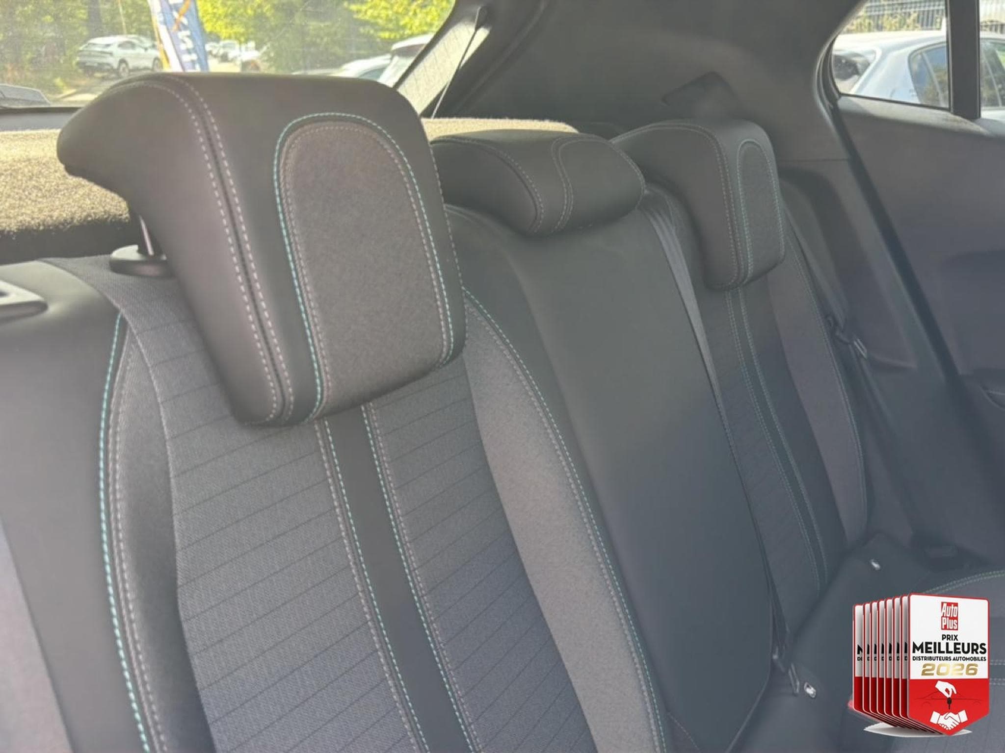 Peugeot 2008 1.5 BLUEHDI 110 S&S ALLURE PACK (2022) - Photo 19