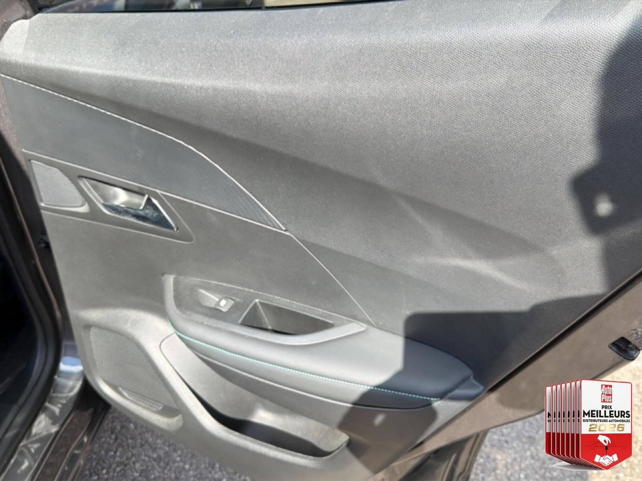 Peugeot 2008 1.5 BLUEHDI 110 S&S ALLURE PACK (2022) - Photo 30