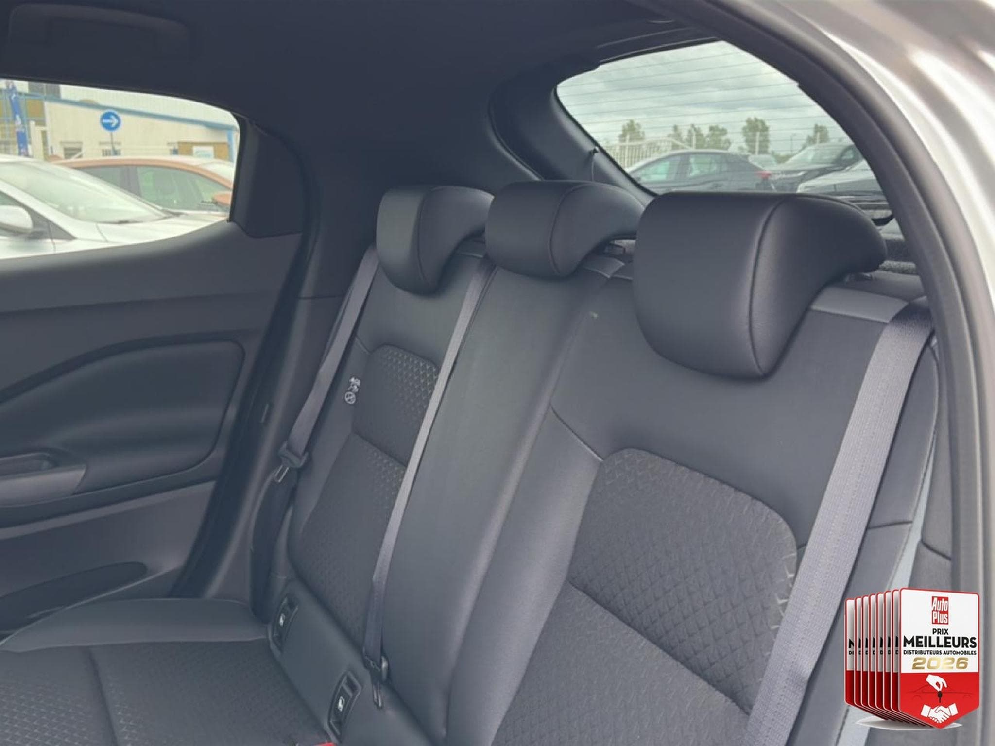 Nissan JUKE 1.6 HYBRID 143 N-CONNECTA (2023) - Photo 27