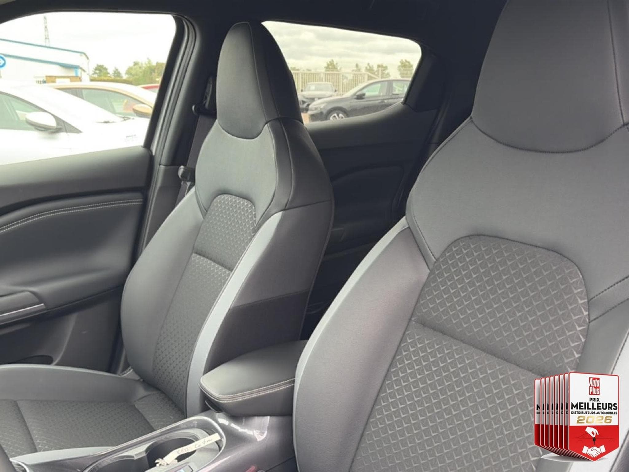 Nissan JUKE 1.6 HYBRID 143 N-CONNECTA (2023) - Photo 25